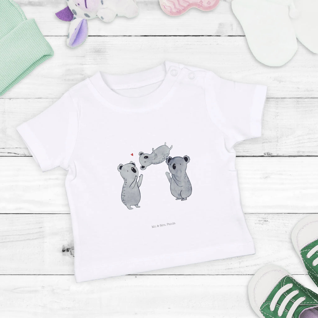 Organic Baby Shirt koalas Celebrate Baby Shirt Mit Spruch, Baby T-Shirt, Baby Shirt Geschenk, Baby Shirt Weiß, Baby Shirt Alltag, Baby Shirt Neutral, Baby Hemd, Baby Baumwollshirt, Baby Shirt Gestreift, Baby Shirt Modern, Baby Pullover, Baby Kurzarmshirt, Baby Oberteil, Baby Langarmshirt, Baby Shirt Bunt, Süßes Baby Shirt, Baby Shirt Junge, Baby Bio Shirt, Baby Top, Baby Shirt Pastell, Lustiges Baby Shirt, Baby Shirt Zur Geburt, Baby Shirt Grau, Baby Shirt Erstausstattung, Baby Shirt Mädchen, Baby Shirt Unisex, Baby Jerseyshirt, Baby Sweatshirt, Baby Shirt Klassisch, Baby Shirt Mit Motiv, Baby Shirt Mit Aufdruck, Baby Shirt, Geburtstag, Geburtstagsgeschenk, Geschenk, Familie, Liebe, Herz, Kind, Eltern, Koala