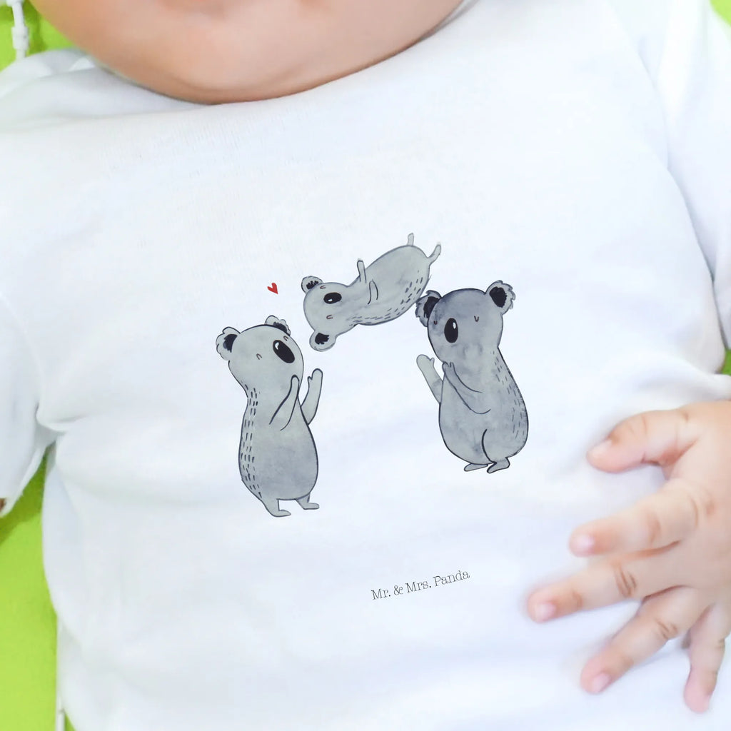 Organic Baby Shirt koalas Celebrate Baby Shirt Mit Spruch, Baby T-Shirt, Baby Shirt Geschenk, Baby Shirt Weiß, Baby Shirt Alltag, Baby Shirt Neutral, Baby Hemd, Baby Baumwollshirt, Baby Shirt Gestreift, Baby Shirt Modern, Baby Pullover, Baby Kurzarmshirt, Baby Oberteil, Baby Langarmshirt, Baby Shirt Bunt, Süßes Baby Shirt, Baby Shirt Junge, Baby Bio Shirt, Baby Top, Baby Shirt Pastell, Lustiges Baby Shirt, Baby Shirt Zur Geburt, Baby Shirt Grau, Baby Shirt Erstausstattung, Baby Shirt Mädchen, Baby Shirt Unisex, Baby Jerseyshirt, Baby Sweatshirt, Baby Shirt Klassisch, Baby Shirt Mit Motiv, Baby Shirt Mit Aufdruck, Baby Shirt, Geburtstag, Geburtstagsgeschenk, Geschenk, Familie, Liebe, Herz, Kind, Eltern, Koala