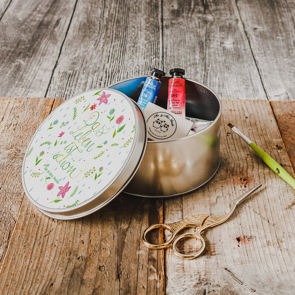 Blechdose rund Blumen Das Leben ist schön plätzchendose, runddosen, keksdosen, Aufbewahrungsdose, gebäckdosen, gebäckdose, blechdosen, plätzchendosen, metalldosen, Aufbewahrungsdosen, Aufbewahrungsbox, Metallbox, Keksdose, runde keksdosen, Geschenkdose, runde blechdosen, Runde Dose, Runde Blechdose, Metalldose, geschenkdosen, Vorratsdosen, runde keksdose, runde dosen, Blechdose Rund, Dose, dosen, Blechdose, runddose, metallboxen, Metalldose Rund, Vorratsdose, Abenteuer, Natur, Sommer Deko, Blumen Deko, Naturliebhaber, Frühlings Deko, positive Botschaft, Outdoor, Dekoration, Spruch über Das Leben, Blümchen, Das Leben Ist schön, glücklich sein, Blumen, Fröhlich sein, Motivation Spruch