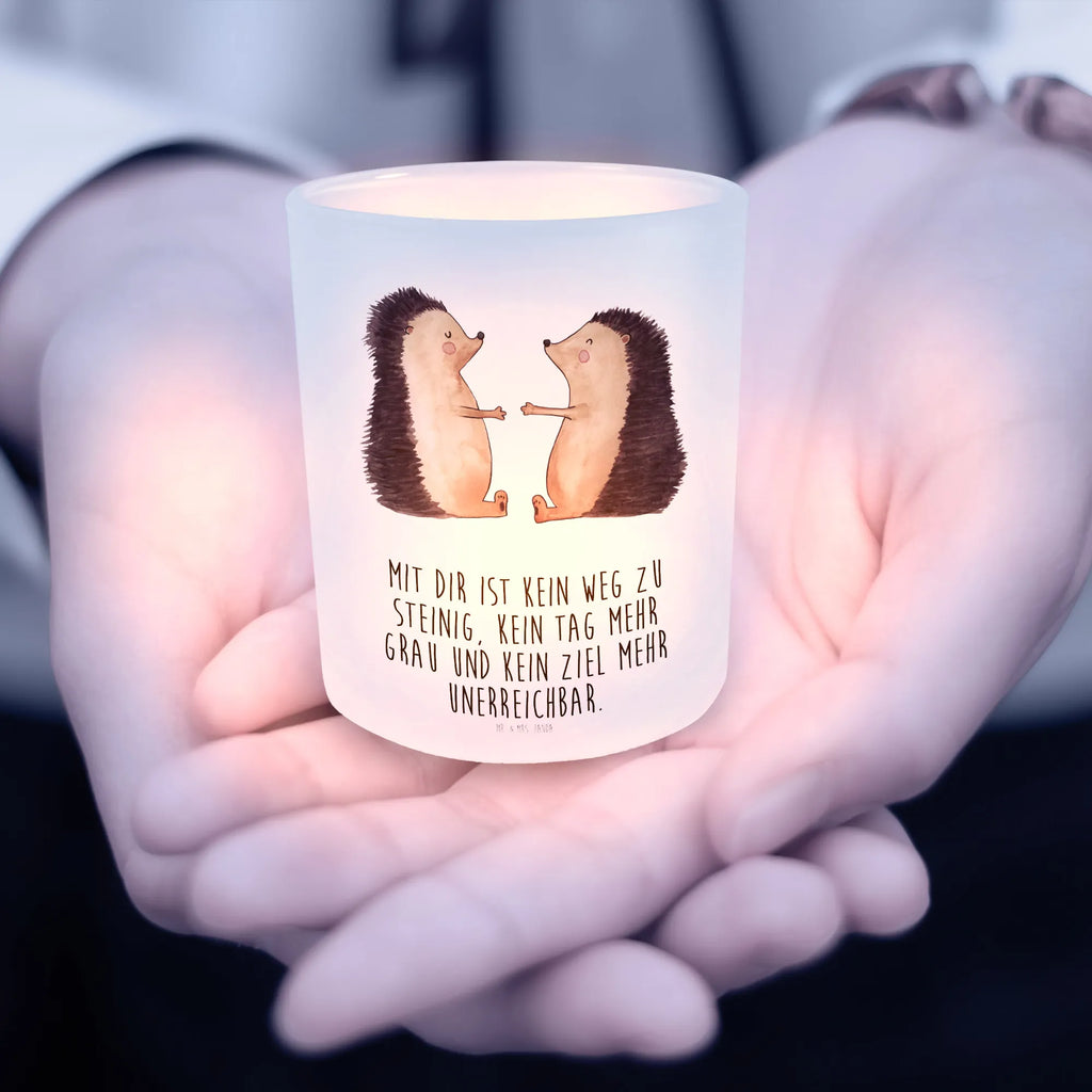 Windlicht Igel Liebe Windlicht, Windlicht Draußen, Windlicht Outdoor, Teelichthalter Outdoor, Teelicht Glas, Windlicht Modern, Windlicht Vintage, Windlicht Groß, Windlichter, Windlicht Romantisch, Windlicht Handgemacht, Windlicht Wohnzimmer, Windlicht Für Draußen, Teelichthalter für draußen, Windlicht Dekoration, Windlicht Nachhaltig, Windlicht Laterne, Teelichthalter, Windlicht Design, Windlicht Terrasse, Windlicht Glas, Windlicht Klein, Windlicht Boho, Windlicht Kerzenhalter, Windlicht Geschenk, Windlicht Skandinavisch, Windlicht Garten, Windlicht Balkon, Liebe, Partner, Freund, Freundin, Ehemann, Ehefrau, Heiraten, Verlobung, Heiratsantrag, Liebesgeschenk, Jahrestag, Hocheitstag, Igel, Verliebt, Verheiratet, Hochzeit, Liebesbeweis, Geschenk, Verlobt, Hochzeitstag