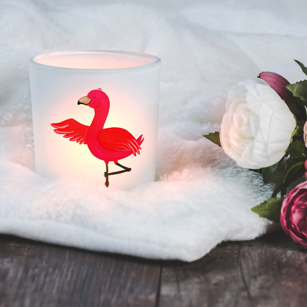 Windlicht Flamingo Yoga Windlicht Glas, Windlicht Boho, Windlicht Groß, Windlicht Vintage, Windlicht Balkon, Windlicht Wohnzimmer, Teelichthalter für draußen, Windlicht, Windlicht Handgemacht, Windlicht Skandinavisch, Windlicht Für Draußen, Windlicht Draußen, Windlichter, Windlicht Terrasse, Windlicht Nachhaltig, Windlicht Dekoration, Windlicht Kerzenhalter, Windlicht Modern, Windlicht Laterne, Windlicht Outdoor, Windlicht Garten, Teelichthalter Outdoor, Teelicht Glas, Windlicht Geschenk, Windlicht Romantisch, Windlicht Design, Teelichthalter, Windlicht Klein, Flamingo, Namaste, Yoga-Übung, Ärger, Vogel, Entspannung, Tiefenentspannung, Yoga, Aufregen, Achtsamkeit