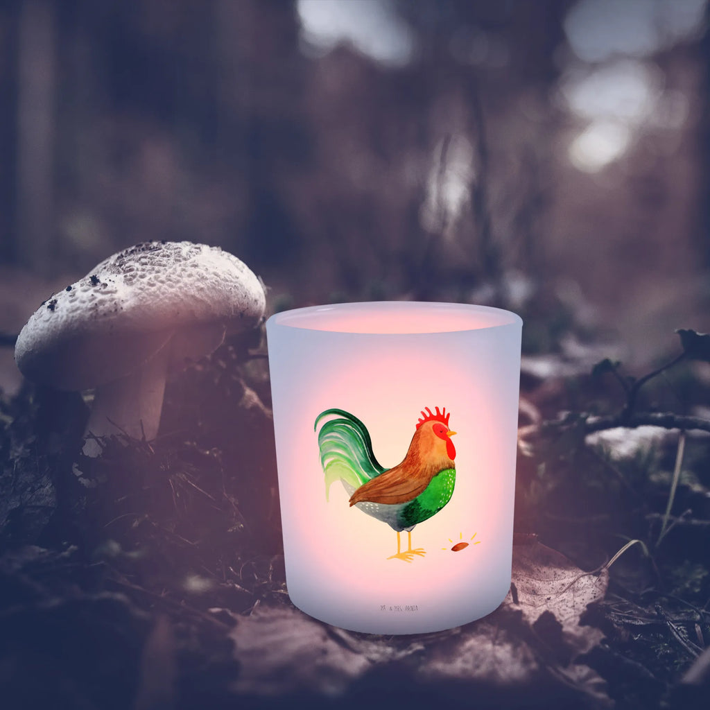 Windlicht Hahn Korn Glas Teelichthalter, ambientelicht, tischlicht, glaswindlicht, kerzenbehälter, stimmungslicht, glas kerzenhalter, dekolicht, Teelichthalter Glas, Deko Teelichthalter, kerzenhalter klein, Windlicht Klein, Lichtglas, Kerzenhalter, Outdoor Kerzenhalter, Windlicht, Tisch Windlicht, lichthalter, teelicht windlicht, Milchglas Teelichthalter, laterne glas, Windlicht Glas, Windlicht aus Glas, Windlicht Milchglas, Windlichter, milchglas windlicht, Glas Windlicht, Teelicht Glas, deko kerzenhalter, teelichthalter klein, Windlicht Deko, laterne teelicht, Balkon Windlicht, Windlicht Kerzenhalter, Teelichthalter, Kerzen Windlicht, Windlicht Draußen, tisch kerzenhalter, Glaslaterne, Deko Windlicht, Garten Windlicht, Kerzenhalter Glas, Outdoor Windlicht, Kerzenglas, teelichtglas, Terrasse Windlicht, teelichtleuchter, Windlicht Satiniert, Bauernhof, Hoftiere, Landwirt, Landwirtin, Eier, Henne, Hahn, Korn, Natur