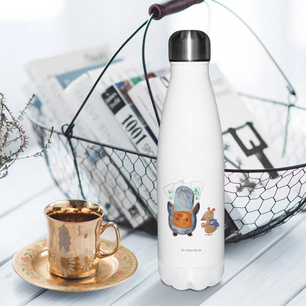 Insulated bottle Penguin & Mouse Hiker Thermosflasche Für Schule, Thermoflasche Edelstahl, Thermosflasche Für Kaffee, Trinkflasche Isoliert, Thermosflasche Mit Trinkverschluss, Thermosflasche Damen, Leichte Thermosflasche, Thermosflasche Klassisch, Thermoflasche, Flasche, Thermosflasche Für Outdoor, Isolierkanne, Sommerflasche, Thermosflasche Für Sport, Isolierflasche Heißgetränke, Thermosflasche Herren, Doppelwandige Trinkflasche, Thermosflasche Mit Drehverschluss, Thermosflasche, Thermoskanne Unterwegs, Flasche für Kohlensäure, Isolierflasche, Robuste Thermosflasche, Thermosflasche 1 Liter, Thermosflasche Nachhaltig, Thermosflasche Modern, Thermosflasche Für Büro, Thermosflasche 750ml, Thermosflasche Wandern, Vakuumflasche, Thermosflasche Für Wasser, Spülmaschinenfeste Thermosflasche, Auslaufsichere Thermosflasche, Thermosflasche Kinder, Thermosflasche Für Tee, Thermosflasche Reisen, Thermosflasche BPA-Frei, Edelstahlflasche, Warmhalteflasche, Kalthalteflasche, Isolierflasche Kaltgetränke, Umweltfreundliche Thermosflasche, Thermosflasche Outdoor, Thermosflasche 500ml, Sommergetränk, Thermos, Thermosflasche Für Unterwegs, Pinguin, Pinguine, Roadtrip, Abenteuer, wandern, Ausflug, Wanderlust, Abenteurer