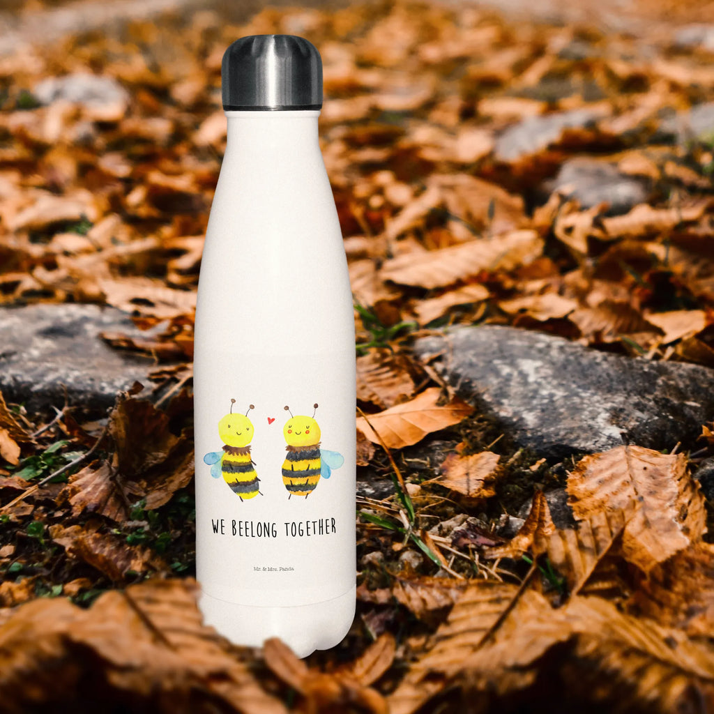Thermosflasche Biene Verliebt Thermos, Kalthalteflasche, Thermosflasche Modern, Doppelwandige Trinkflasche, Thermosflasche Herren, Thermosflasche Klassisch, Thermosflasche Für Kaffee, Warmhalteflasche, Thermosflasche Für Büro, Spülmaschinenfeste Thermosflasche, Thermoflasche, Trinkflasche Isoliert, Isolierflasche Heißgetränke, Sommerflasche, Flasche für Kohlensäure, Thermosflasche BPA-Frei, Leichte Thermosflasche, Thermoflasche Edelstahl, Thermosflasche 1 Liter, Thermosflasche Wandern, Thermosflasche Damen, Thermoskanne Unterwegs, Thermosflasche Für Wasser, Flasche, Edelstahlflasche, Thermosflasche, Isolierkanne, Vakuumflasche, Thermosflasche 750ml, Thermosflasche Reisen, Isolierflasche Kaltgetränke, Thermosflasche Für Sport, Thermosflasche Für Outdoor, Thermosflasche Für Schule, Thermosflasche Mit Trinkverschluss, Sommergetränk, Isolierflasche, Umweltfreundliche Thermosflasche, Thermosflasche Mit Drehverschluss, Thermosflasche Für Unterwegs, Robuste Thermosflasche, Thermosflasche Outdoor, Thermosflasche Für Tee, Auslaufsichere Thermosflasche, Thermosflasche Nachhaltig, Thermosflasche 500ml, Thermosflasche Kinder, Biene, Wespe, Hummel