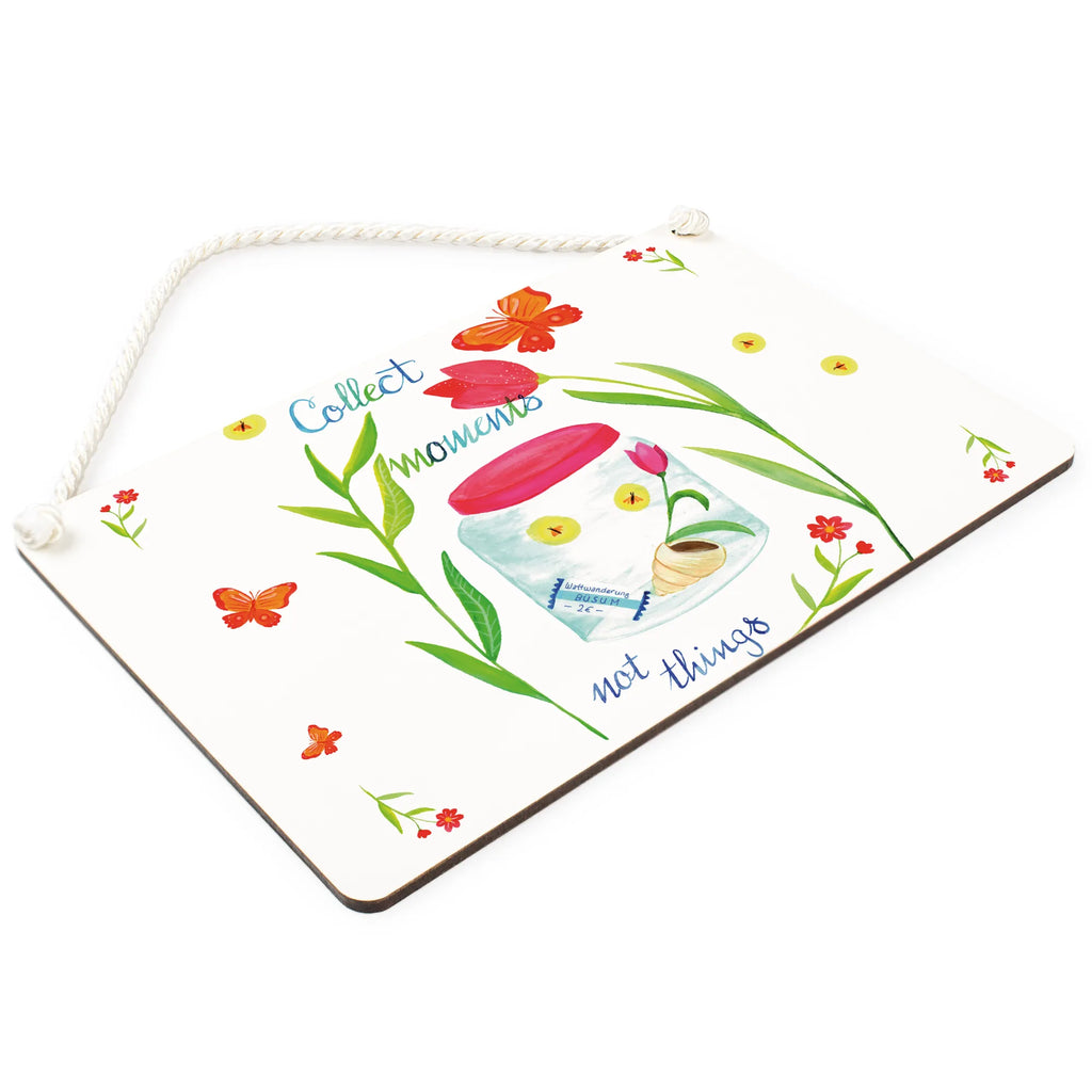 Deko Schild Collect Moments, not things Dekoschild Zum Aufhängen, Dekoschild Für Flur, Dekoschild, Schild Zum Hinstellen, Deko Wandtafel, Dekoschild Handgemacht, Dekoschild Für Freunde, Deko schild Für Balkon, Deko schild Mit Lebensweisheit, Deko schild Mit Herz, Metallschild, Vintage Schild, Türschild Mit Spruch, Deko schild Liebevoll Gestaltet, Lustiges Deko schild, Deko schild Für Wohnzimmer, Deko schild Mit Spruch, Wanddeko Schild, Türschild, Dekoschild Für Familie, Holzschild, Deko schild Modern, Dekoschild Groß, Schild Zum Aufstellen, Deko Schild, Dekos child Für Garten, Deko schild Mit Blumenmotiv, Deko schild Landhausstil, Schild Aus Metall, Schild Aus Holz, Dekoschild Geschenk, Dekoschild Klein, Deko schild Für Küche, Deko schild Mit Motiv, Dekoschild Für Badezimmer, Spruchschild, Rustikales Deko schild, Shabby Chic Schild, Dekoschild Aus Holz, Wandschild, Blumen Deko, Frühlings Deko, Sommer Deko, Dekoration, positive Botschaft, Naturliebhaber, Outdoor, Natur, Abenteuer, Spruch Erinnerungen, Spruch Leben, Lebensmotto, Lebensweisheit, Zitat Englisch, Deko Bild, Zitat Leben, Blumen Motiv, Momente
