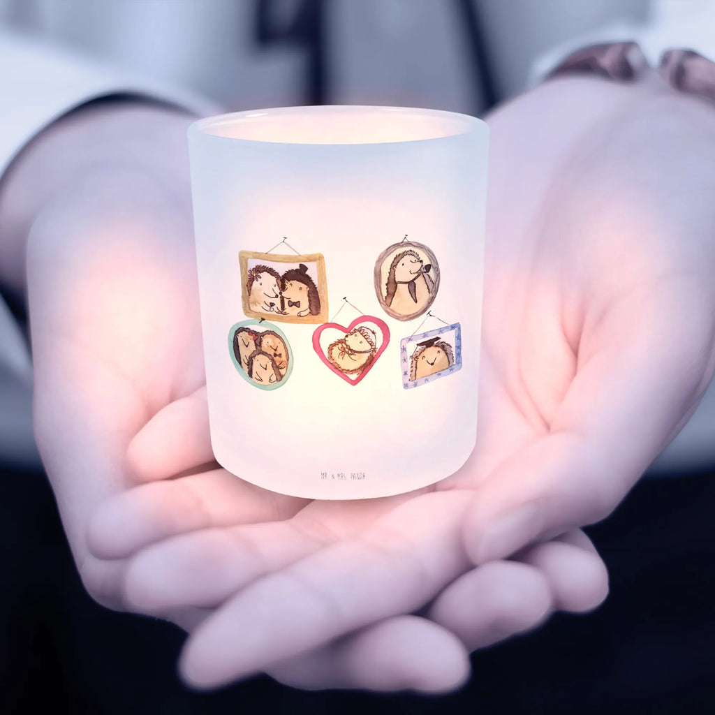 Lantern Hedgehog family Windlicht Glas, Windlicht Groß, Windlicht Handgemacht, Teelichthalter Outdoor, Teelicht Glas, Windlicht Für Draußen, Windlicht Garten, Teelichthalter für draußen, Windlicht Terrasse, Windlicht Design, Windlicht Balkon, Windlicht Boho, Windlicht Geschenk, Windlicht Draußen, Windlicht Modern, Windlicht Dekoration, Windlicht Klein, Windlicht Skandinavisch, Windlichter, Windlicht Wohnzimmer, Windlicht Vintage, Windlicht Romantisch, Windlicht Outdoor, Windlicht, Teelichthalter, Windlicht Kerzenhalter, Windlicht Laterne, Windlicht Nachhaltig, Familie, Vatertag, Muttertag, Bruder, Schwester, Mama, Papa, Oma, Opa, Liebe, Igel, Glück, Bilder, Zusammenhalt