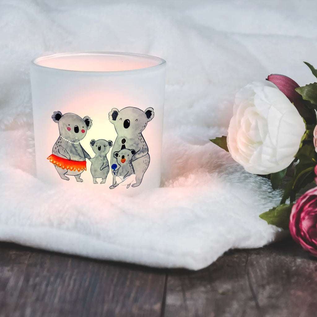 Windlicht Koala Familie Windlicht Deko, Windlicht, Teelicht Glas, Teelichthalter Glas, Tisch Windlicht, Kerzenhalter Glas, Glas Teelichthalter, Terrasse Windlicht, teelichtleuchter, stimmungslicht, Windlicht Glas, laterne glas, Windlicht Milchglas, tischlicht, Windlicht Kerzenhalter, glas kerzenhalter, Kerzen Windlicht, Windlicht Draußen, ambientelicht, Deko Windlicht, milchglas windlicht, laterne teelicht, Outdoor Windlicht, Windlicht Klein, dekolicht, Teelichthalter, Kerzenglas, Milchglas Teelichthalter, teelichtglas, Windlicht Satiniert, teelicht windlicht, Lichtglas, Kerzenhalter, Outdoor Kerzenhalter, Glas Windlicht, teelichthalter klein, kerzenhalter klein, deko kerzenhalter, glaswindlicht, tisch kerzenhalter, Deko Teelichthalter, kerzenbehälter, Glaslaterne, Garten Windlicht, Windlicht aus Glas, lichthalter, Windlichter, Balkon Windlicht, Opa, Familie, Schwester, Muttertag, Bruder, Mama, Papa, Oma, Vatertag, Koala, Koalas, Geschwister, Familienleben, Kinder, Family