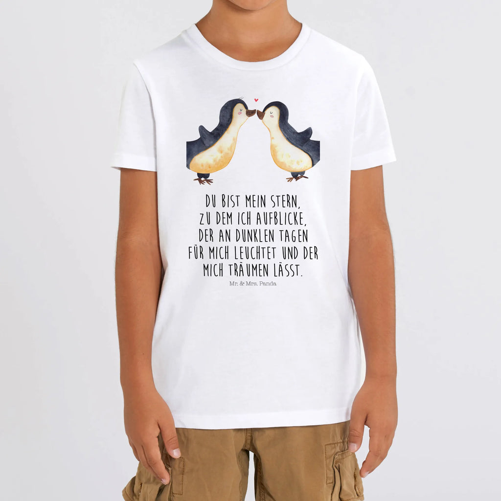Organic Kinder T-Shirt Pinguin Liebe Kinder T-Shirt, Kinder T-Shirt Mädchen, Kinder T-Shirt Jungen, Heiraten, Ehemann, Heiratsantrag, Partner, Hocheitstag, Verlobung, Jahrestag, Freund, Liebesgeschenk, Liebe, Ehefrau, Freundin, Geschenk Hochzeitstag, Hochzeit, Geschenk Freundin, Pärchen. Liebespaar, Pinguine, Verlobter, Liebesspruch, Verlobte, Pinguin, Liebesbeweis, Hochzeitstag, Geschenkidee, Love, Pinguin Paar, Pinguin Liebe, Geschenk Freund, Paar, Pinguinpaar, Gastgeschenk