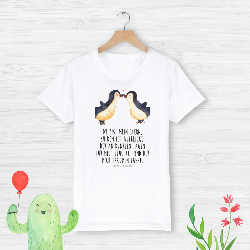 Organic Kinder T-Shirt Pinguin Liebe Kinder T-Shirt, Kinder T-Shirt Mädchen, Kinder T-Shirt Jungen, Heiraten, Ehemann, Heiratsantrag, Partner, Hocheitstag, Verlobung, Jahrestag, Freund, Liebesgeschenk, Liebe, Ehefrau, Freundin, Geschenk Hochzeitstag, Hochzeit, Geschenk Freundin, Pärchen. Liebespaar, Pinguine, Verlobter, Liebesspruch, Verlobte, Pinguin, Liebesbeweis, Hochzeitstag, Geschenkidee, Love, Pinguin Paar, Pinguin Liebe, Geschenk Freund, Paar, Pinguinpaar, Gastgeschenk