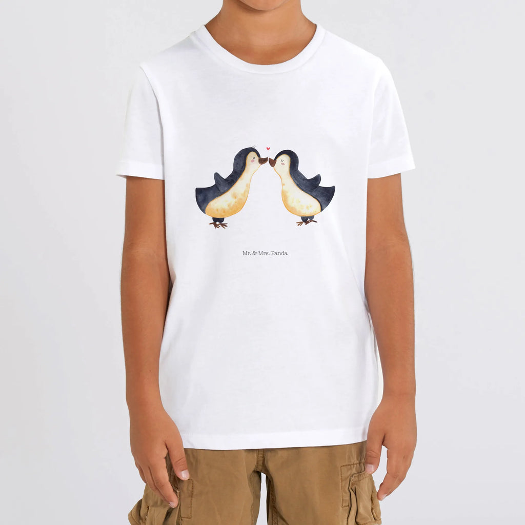 Organic Kinder T-Shirt Pinguin Liebe Kinder T-Shirt, Kinder T-Shirt Mädchen, Kinder T-Shirt Jungen, Heiraten, Ehemann, Heiratsantrag, Partner, Hocheitstag, Verlobung, Jahrestag, Freund, Liebesgeschenk, Liebe, Ehefrau, Freundin, Geschenk Hochzeitstag, Hochzeit, Geschenk Freundin, Pärchen. Liebespaar, Pinguine, Verlobter, Liebesspruch, Verlobte, Pinguin, Liebesbeweis, Hochzeitstag, Geschenkidee, Love, Pinguin Paar, Pinguin Liebe, Geschenk Freund, Paar, Pinguinpaar, Gastgeschenk