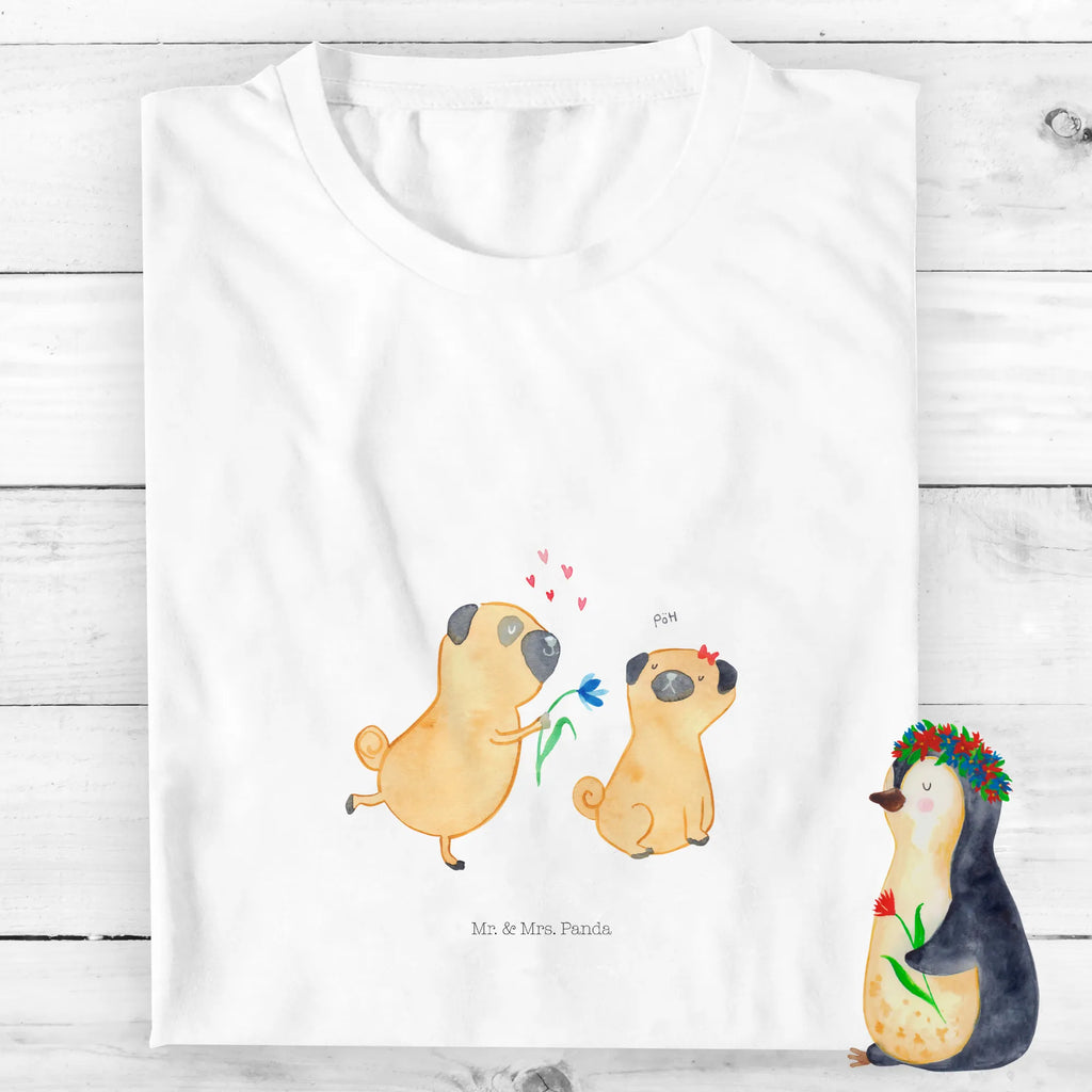 Organic Kinder T-Shirt Mops Verliebt Kinder T-Shirt, Kinder T-Shirt Jungen, Kinder T-Shirt Mädchen, Hund, Hundemotiv, Haustier, Hunderasse, Tierliebhaber, Hundebesitzer, Sprüche, Partner, Möpse, Geschenk Freund, Mops, Liebesspruch. Verlobt, Hundeliebe, Liebe, verliebt