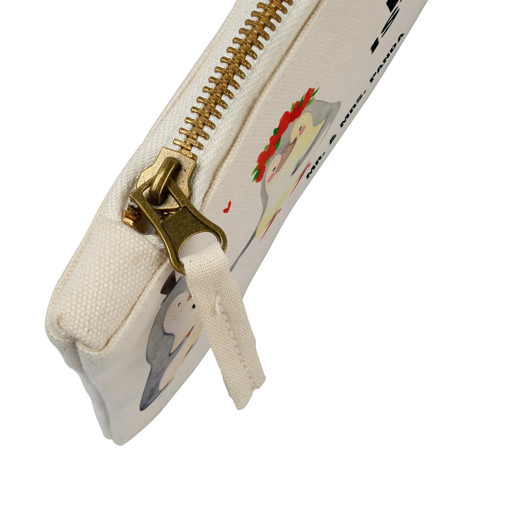 Make-up bag Penguins getting married Waschbeutel, Stiftemäppchen, Waschtasche, aufbewahrungstasche, Kosmetikbeutel, Schminkbeutel, Schlampermäppchen, kosmetiktäschchen, Mäppchen, Kulturtasche, Kosmetiktasche, pencil case, pinsel tasche, toiletry bag, Kulturbeutel, Federmappe, Schminktäschchen, Etui, beauty tasche, beauty case, Schminktasche, aufbewahrungsbeutel, utensilientasche, Freundin, Liebe, Ehefrau, Ehemann, Partner, Verlobung, Freund, Jahrestag, Hocheitstag, Heiratsantrag, Liebesgeschenk, Heiraten