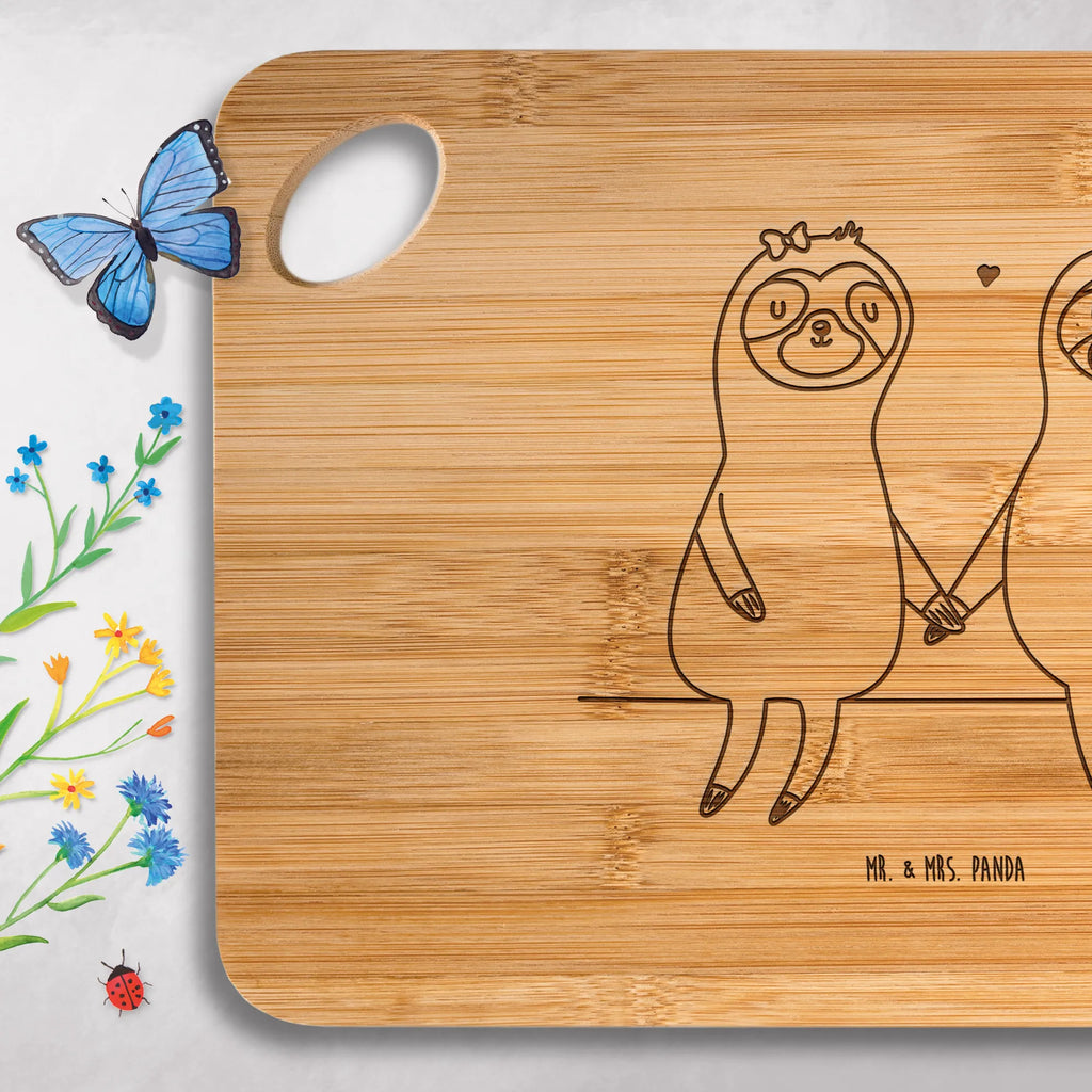 Bambus - Schneidebrett Faultier Pärchen Hackbrett, Brett, Holzbrettchen, Frühstücksbrett, Servierbrett, Küchenbrett, Holzbrett, Schneidebrett, Faultier, Faultier Geschenk, Faultier Deko, Faultierliebe, Faultierpärchen, Beziehung, relaxen, verlobt, faul, Faultiere, Liebe, gemeinsam, Pärchen, verliebt, Langsamkeit, Liebespaar, Lieblingstier