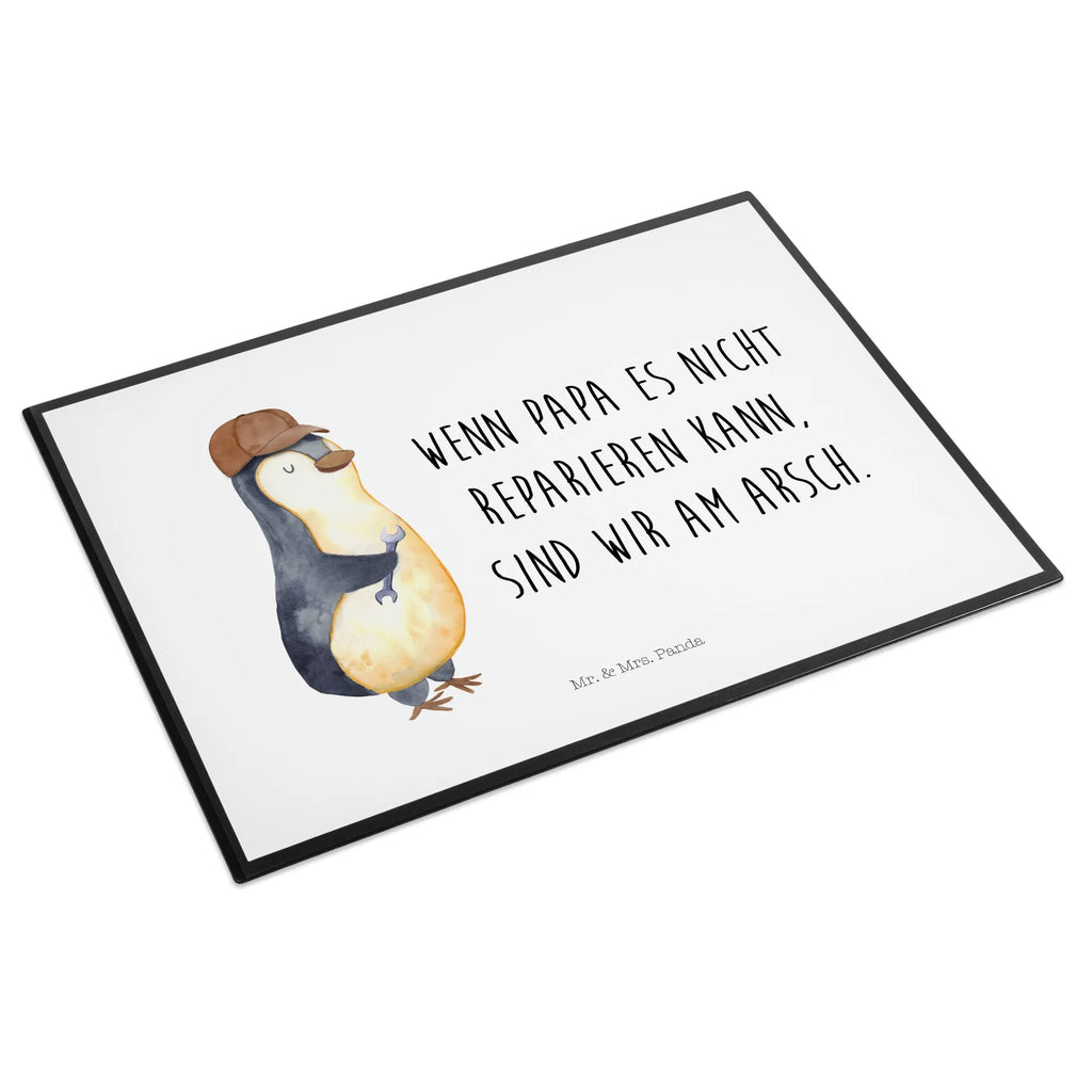 Schreibtischunterlage Wenn Papa es nicht reparieren kann, sind wir am Arsch pultunterlage, Tischunterlage, schreibmatte, schreibauflagen, Schreibtisch Unterlagen, schreibauflage, schreibtischmatte, schreibtischauflagen, tischauflagen, Schreibtischauflage, Schreibtisch Matte, tischpads, tischpad, arbeitsmatte, arbeitsunterlage, schreibtischunterlage, tischauflage, Schreibunterlage, tischmatte, tischmatten, schreibtischunterlagen, Oma, Opa, Muttertag, Familie, Schwester, Bruder, Vatertag, Mama, Papa, Bester Papa Der Welt, Geschenk Papa, Vater