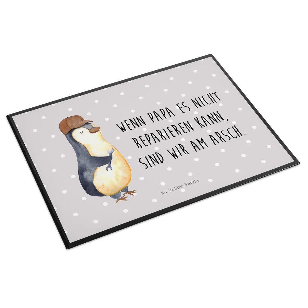 Schreibtischunterlage Wenn Papa es nicht reparieren kann, sind wir am Arsch pultunterlage, Tischunterlage, schreibmatte, schreibauflagen, Schreibtisch Unterlagen, schreibauflage, schreibtischmatte, schreibtischauflagen, tischauflagen, Schreibtischauflage, Schreibtisch Matte, tischpads, tischpad, arbeitsmatte, arbeitsunterlage, schreibtischunterlage, tischauflage, Schreibunterlage, tischmatte, tischmatten, schreibtischunterlagen, Oma, Opa, Muttertag, Familie, Schwester, Bruder, Vatertag, Mama, Papa, Bester Papa Der Welt, Geschenk Papa, Vater