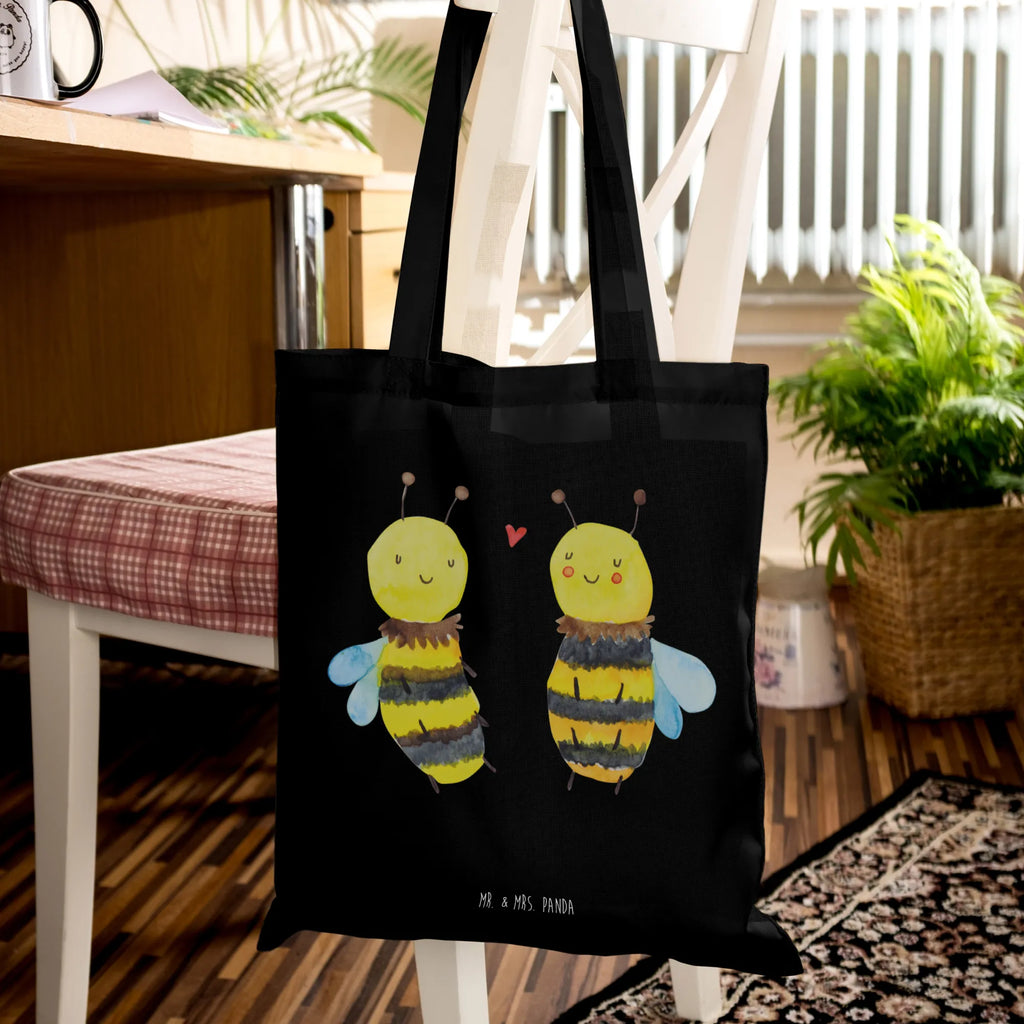 Tragetasche Biene Verliebt Tragetasche, Stoffbeutel, Beuteltasche, Tasche, Beutel, Einkaufstasche, Shopper, Laptoptasche, Badetasche, Schultertasche, Stofftasche, Jutetasche, Jutebeutel, Strandtasche, Einkaufstüte, Umhängetasche, Biene, Wespe, Hummel