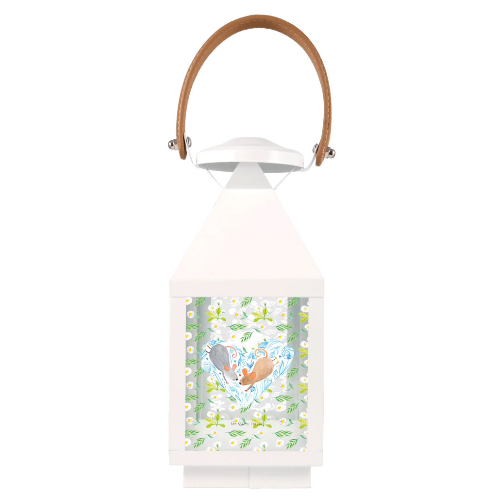 Deko Laterne Mäuse Herz Laterne Minimalistisch, Metall Laterne, Laternen-Set, Deko Laterne, Metalllaterne, Laterne Mit Motiv, Laterne Modern, Hängeleuchte, Laterne Shabby Chic, Laterne Pastellfarben, Lichterlaterne, Laterne Skandinavisch, Innenraum-Laterne, Laterne XXL, Hängelaterne Deko, Laterne Spülmaschinenfest (Glas), Outdoor-Laterne, Glaslaterne, Laternenlicht, Laternenwindlicht, Terrasse-Laterne, Dekolaterne, Laterne Landhausstil, Laterne Mit Muster, Laterne Klassisch, Laterne Maritim, Laterne Weiß, Laterne Deko, Leuchten, Laterne Zum Hängen, Laterne Zum Stellen, Laterne Vintage, Laterne Rustikal, Laterne Mit Blumenmotiv, Teelichthalter Laterne, Windlichtlaterne, Laterne Wind- und Wetterfest, Laterne Romantisch, Laterne Orientalisch, Laterne Mit Spiegelglas, Laterne Mit Sternenmuster, Lichterkettenlaterne, Laterne Mit Griff, Laterne Beleuchtet, Laterne Klein, Holzlaterne, Windlicht, LED-Laterne, Kerzenlaterne, Tischlaterne, Freundin, Freund, Liebe, Liebesgeschenk, Jahrestag, Verlobung, Partner, Ehemann, Ehefrau, Heiraten, Heiratsantrag, Hocheitstag, Lieblingsmensch, Liebesbeweis, Mäuse, Maus, Liebesbotschaft, Gemeinsamkeit, Geschenk für Zwei, Hochzeit, Love