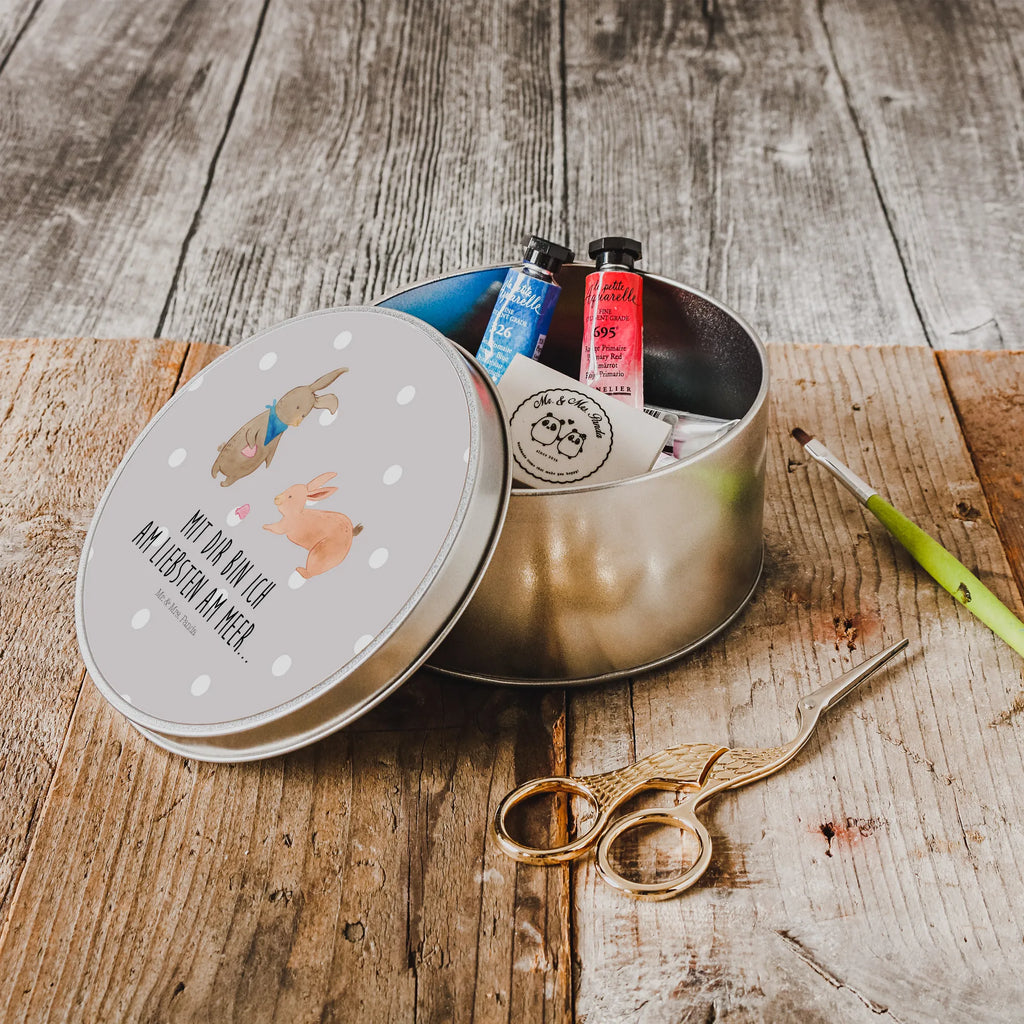 okrągła puszka z blachy Muszla królików Keksdose, keksdosen, plätzchendose, metallboxen, Aufbewahrungsbox, blechdosen, Geschenkdose, Blechdose Rund, Aufbewahrungsdosen, Blechdose, Vorratsdosen, gebäckdosen, geschenkdosen, runde dosen, Vorratsdose, Metalldose, Metalldose Rund, Dose, gebäckdose, runddose, Runde Blechdose, Metallbox, runde blechdosen, runde keksdosen, Runde Dose, metalldosen, Aufbewahrungsdose, dosen, runddosen, runde keksdose, plätzchendosen, Papa, Vatertag, Bruder, Familie, Oma, Schwester, Opa, Mama, Muttertag, Best Friends, Freundinnen, Beste Freundin, Muscheln Sammeln, Freundin, Hasen, BFF, Muscheln, Meer