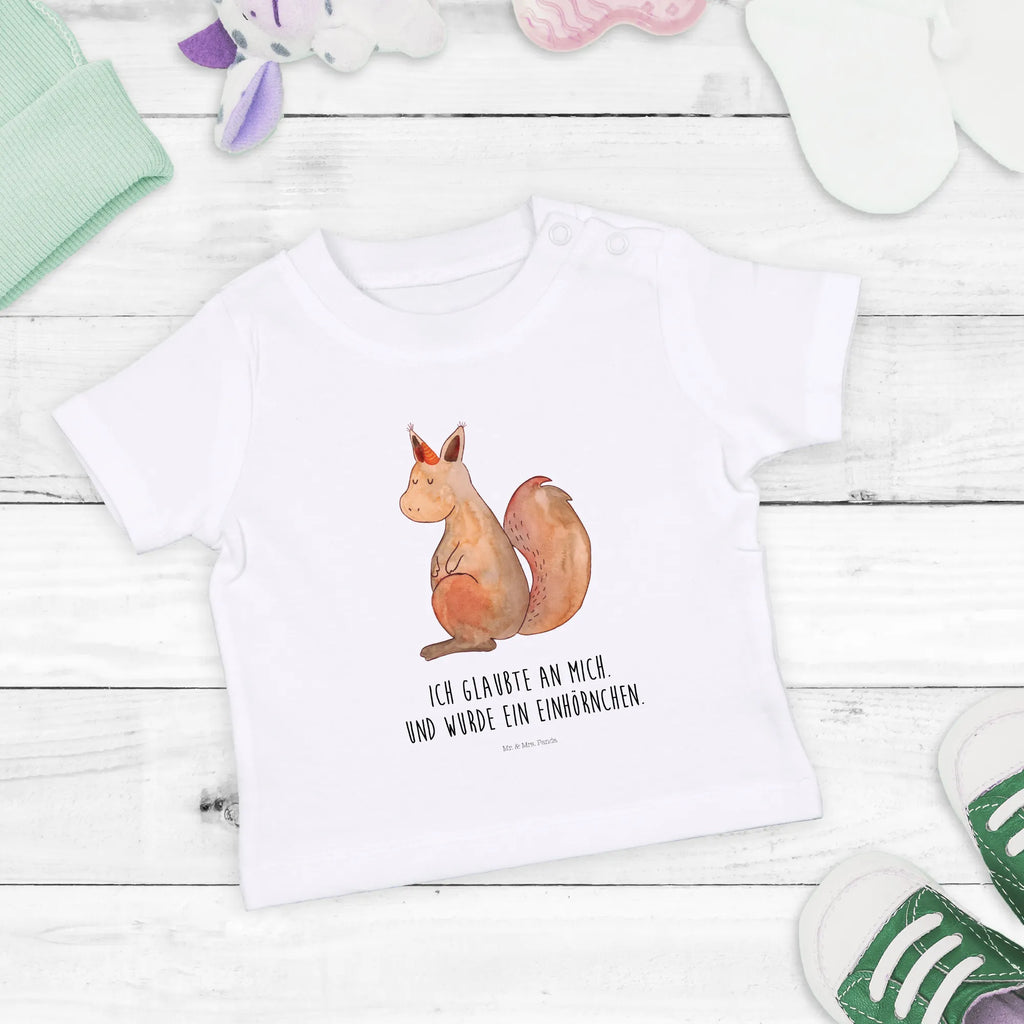 Organic Baby Shirt Einhorn Glauben Baby Shirt Mit Aufdruck, Baby Shirt Grau, Baby Shirt Zur Geburt, Baby Oberteil, Baby Baumwollshirt, Baby Shirt Modern, Baby Top, Baby Kurzarmshirt, Baby Shirt Unisex, Baby Shirt Weiß, Süßes Baby Shirt, Baby T-Shirt, Baby Shirt Junge, Baby Shirt Geschenk, Baby Shirt Neutral, Baby Bio Shirt, Baby Shirt Pastell, Baby Shirt Mädchen, Baby Shirt Alltag, Baby Jerseyshirt, Baby Pullover, Baby Shirt Gestreift, Baby Shirt Mit Motiv, Baby Sweatshirt, Baby Shirt Mit Spruch, Baby Shirt Erstausstattung, Lustiges Baby Shirt, Baby Shirt Bunt, Baby Langarmshirt, Baby Hemd, Baby Shirt, Baby Shirt Klassisch, Einhorn Deko, Einhörner, Einhorn, Unicorn, Einhörnchen, Eichhörnchen, Eichhorn