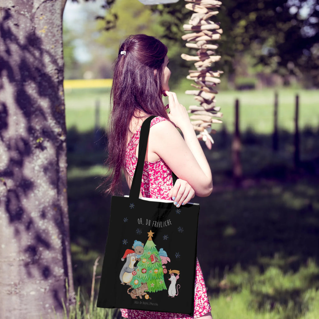 Tragetasche Weihnachtsbaum schmücken Freizeittasche, einkaufsshopper, schultertasche baumwolle, henkeltasche baumwolle, freizeitbeutel, canvas tasche, studententasche, universaltasche, Stofftasche, dokumententasche, Einkaufsbeutel, Baumwollbeutel, Einkaufstasche, umhängebeutel, Büchertasche, Henkeltasche, Beutel, Stoff-Tragetasche, schulterbeutel, Jutetasche, festival tasche, tragetasche baumwolle, totebag, Shopping Tasche, Uni Tasche, Schulbeutel, Shopper, Stoffbeutel, Laptoptasche, Baumwoll-Tragetasche, Baumwolltasche, stoff shopper, tasche baumwolle, textiltasche, Tasche, Baumwoll-Shopper, umhängetasche baumwolle, stofftasche baumwolle, Alltagstasche, festivaltasche, Strandtasche, textilbeutel, Schultertasche, Umhängetasche, campus tasche, Tüte, baumwoll shopper, beutel baumwolle, einkaufstasche baumwolle, Unitasche, Tote Bag, Schultasche, Jutebeutel, tragbeutel, Einkaufstüte, Tragetasche, Weihnachten, Winter, Weihnachtsdeko, Nikolaus, Advent, Heiligabend, Wintermotiv