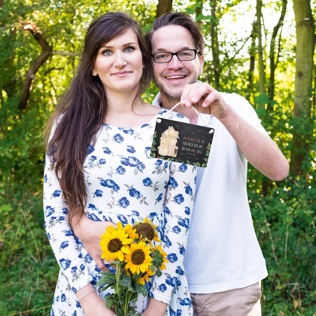 Deko Schild Lebkuchenhaus Spruchschild, holzbild, Türschild Familie, wandtafel, Schild mit Spruch, sprüche schild, Deko Schild, dekoration schild, Badschild, Türschild, Küchenschild, Holzschild, Schild, hängeschild, dekotafel, Deko Wandtafel, Dekoschild, Holztafel, wandhänger, Wandschild, Motivschild, dekoschilder, Winter, Weihnachtsdeko, Nikolaus, Advent, Heiligabend, Wintermotiv, Weihnachten