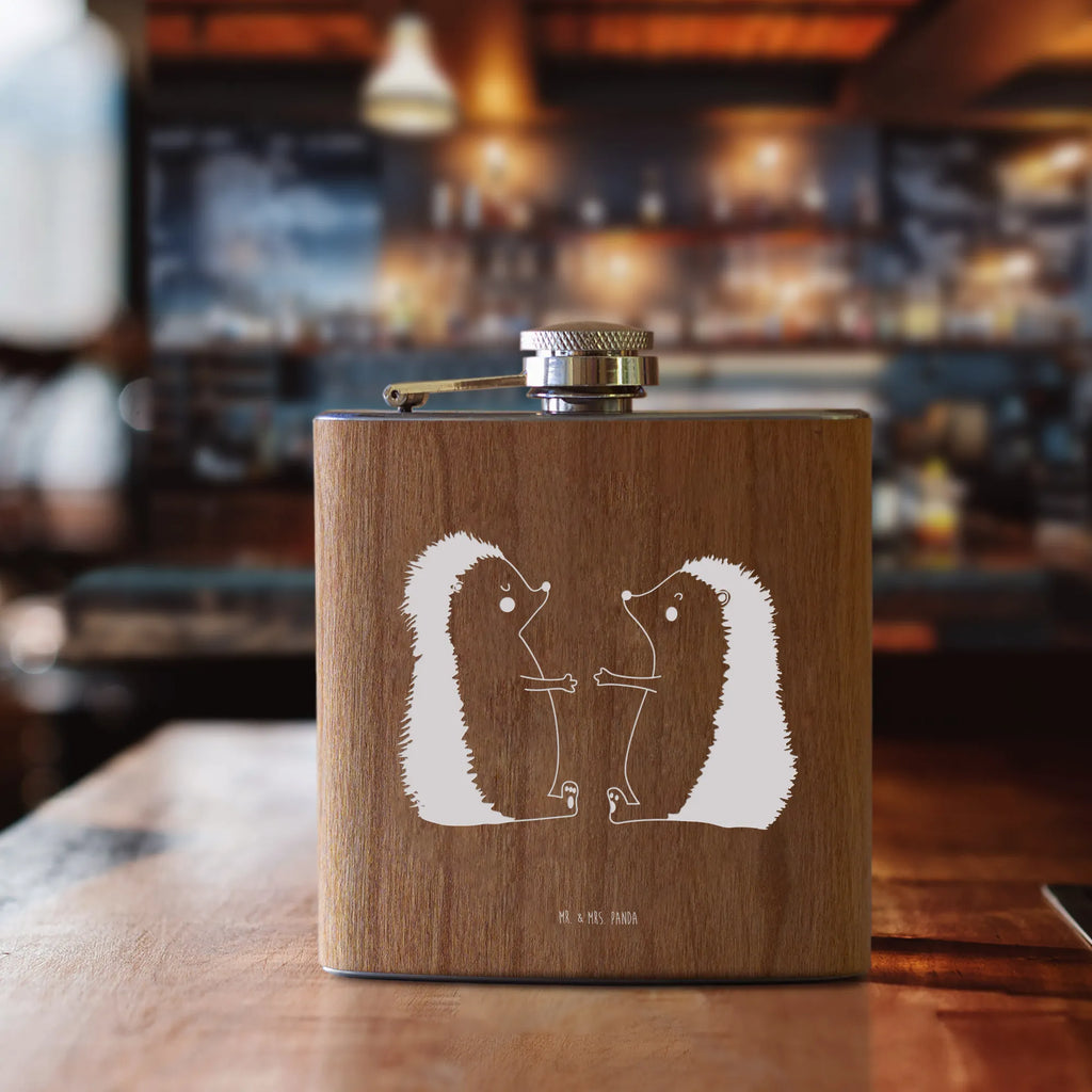 Hipflask Hedgehogs in love Metall-Flachmann, Flachmann Modern, Hip Flask, Flachmann Mit Deckelverschluss, Flachmann 200 ml, Flachmann Mit Motiv, Flachmann Klassisch, Flachmann Gravurbereit, Flachmann Robust, Flachmann Für Wandern, Flachmann Für Unterwegs, Flachmann Aus Kupfer, Flachmann Aus Zinn, Flachmann Aus Edelstahl, Schnapsflachmann, Edelstahl-Flachmann, Flachmann 250 ml, Flachmann Aus Messing, Flachmann Mit Trichter, Flachmann Für Frauen, Flachmann Für Paare, Flachmann, Flachmann Geschenk, Spirituosen-Flachmann, Flachmann Für Reisen, Flachmann Set, Flachmann Rutschfest, Flachmann Als Gastgeschenk, Flachmann Mit Lederbezug, Flachmann 6 oz, Flachmann Für Männer, Flachmann Leicht, Whisky-Flachmann, Flachmann Personalisiert, Flachmann Für Camping, Taschenflachmann, Flachmann Für Trauzeugen, Flachmann Geschenkidee, Flachmann Mit Gravur, Liebe, Partner, Freund, Freundin, Ehemann, Ehefrau, Heiraten, Verlobung, Heiratsantrag, Liebesgeschenk, Jahrestag, Hocheitstag, Geschenk, Verlobt, Liebesbeweis, Igel, Verliebt, Verheiratet, Hochzeit, Hochzeitstag