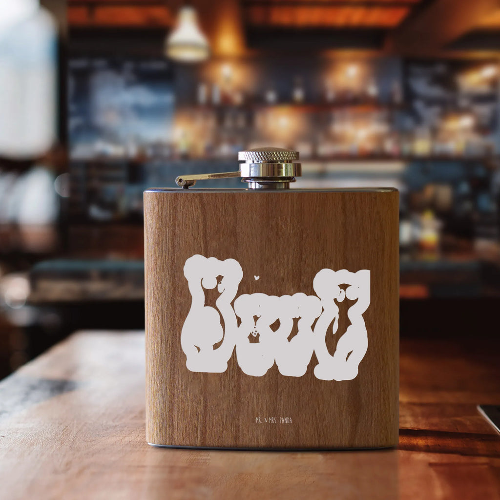 Flachmann Koala Familie zwei Flachmann Personalisiert, Flachmann, Hip Flask, Flachmann Rutschfest, Flachmann 6 oz, Flachmann Klassisch, Edelstahl-Flachmann, Flachmann Mit Gravur, Schnapsflachmann, Flachmann Für Frauen, Flachmann Für Paare, Flachmann Für Reisen, Flachmann Mit Lederbezug, Flachmann Geschenk, Flachmann Set, Flachmann Mit Deckelverschluss, Spirituosen-Flachmann, Flachmann Als Gastgeschenk, Flachmann Aus Zinn, Flachmann Für Wandern, Flachmann Für Trauzeugen, Flachmann Für Männer, Taschenflachmann, Flachmann 250 ml, Flachmann Robust, Flachmann Aus Messing, Flachmann Für Unterwegs, Flachmann Mit Motiv, Whisky-Flachmann, Flachmann Aus Edelstahl, Flachmann Geschenkidee, Flachmann Modern, Flachmann Aus Kupfer, Flachmann Mit Trichter, Flachmann Leicht, Flachmann Gravurbereit, Flachmann Für Camping, Metall-Flachmann, Flachmann 200 ml, Familie, Vatertag, Muttertag, Bruder, Schwester, Mama, Papa, Oma, Opa, Koalafamilie, Familienzeit, Koala, beste Familie, Lieblingsfamilie, Koalabär, Familienleben