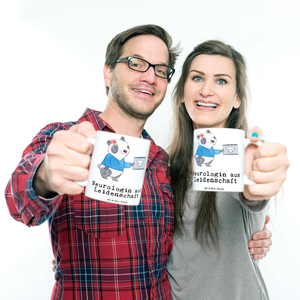 Tasse Neurologin aus Leidenschaft Henkelbecher, Teepott, Tasse mit Spruch, Kaffeebecher, kaffeebecher bedruckt, Trinkbecher, Becher, heißgetränkebecher, Dekotasse, Frühstücksbecher, Coffee Mug, Trinktasse, Kaffeetasse, tasse für büro, Henkeltasse, Tasse, Bedruckte Tasse, Bürobecher, haferl, schöne tasse, Keramiktasse, tasse für kaffee, Teebecher, statement tasse, Motivtasse, kaffeetasse bedruckt, Pott, Designtasse, Bürotasse, Teetasse, Kakaotasse, design tasse, hochwertige tasse, Sprüchetasse, Mug, Keramikbecher, kaffeebecher keramik, Kaffeepott, Tasse mit Motiv, Frühstückstasse, kaffeetasse keramik, milchkaffeetasse, Geschenktasse, Geschenk, Schenken, Jubiläum, Danke, Dankeschön, Beruf, Ausbildung, Abschied, Rente, Kollege, Kollegin, Arbeitskollege, Mitarbeiter, Firma, Mediziner, Neurologin, Neurologie, Medizinstudium