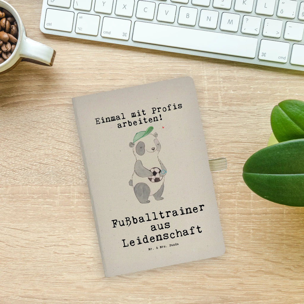 Baumwoll Notizbuch Fußballtrainer aus Leidenschaft din a5 notizbuch, hardcover journal, a5 kladde, Journal, Notizheft A5, Notizbuch A5, Reisetagebuch, Schreibbuch, Notizheft, A5 Skizzenbuch, A5 Notizheft, Schreibheft A5, hardcover notizbuch, notizbuch, Tagebuch A5, din a5 kladde, Tagebuch, hardcover kladde, Journal A5, Notizbuch DIN A5, din a5 buch, Skizzenbuch, Notizbuch A5 Hardcover, a5 buch, A5 Notizbuch, A5 Journal, A5 Heft, Geschenk, Schenken, Jubiläum, Danke, Dankeschön, Beruf, Ausbildung, Abschied, Rente, Kollege, Kollegin, Arbeitskollege, Mitarbeiter, Firma, Verein Fußball, Glücksbringer, Fußballspiel, Fußballtrainer