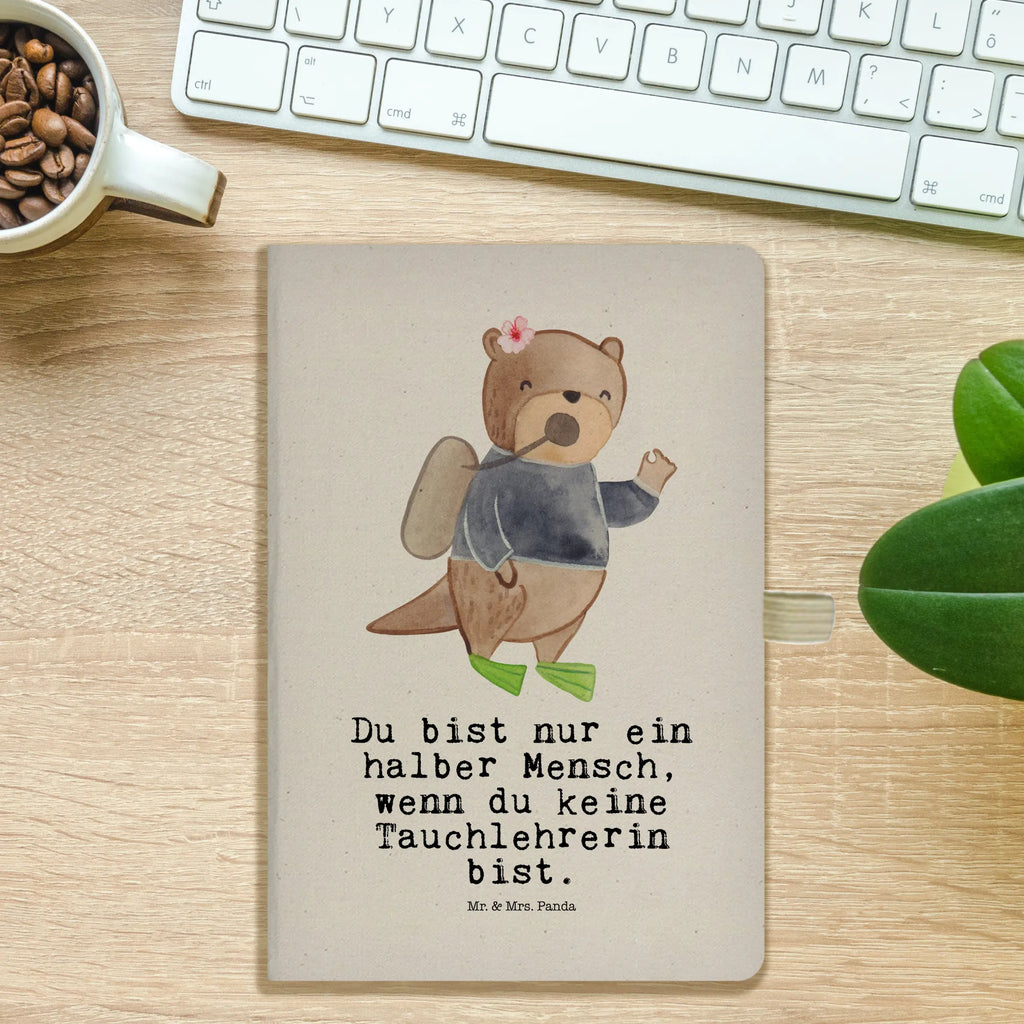 Bawełniany notatnik DIN A4 Instruktorka nurkowania serce Zawód, Wykształcenie, Jubileusz, Pożegnanie, Emerytura, Kolega, Koleżanka, Prezent, Dawać, Pracownik, Współpracownik, Firma, Dziękuję, Dziękuję bardzo