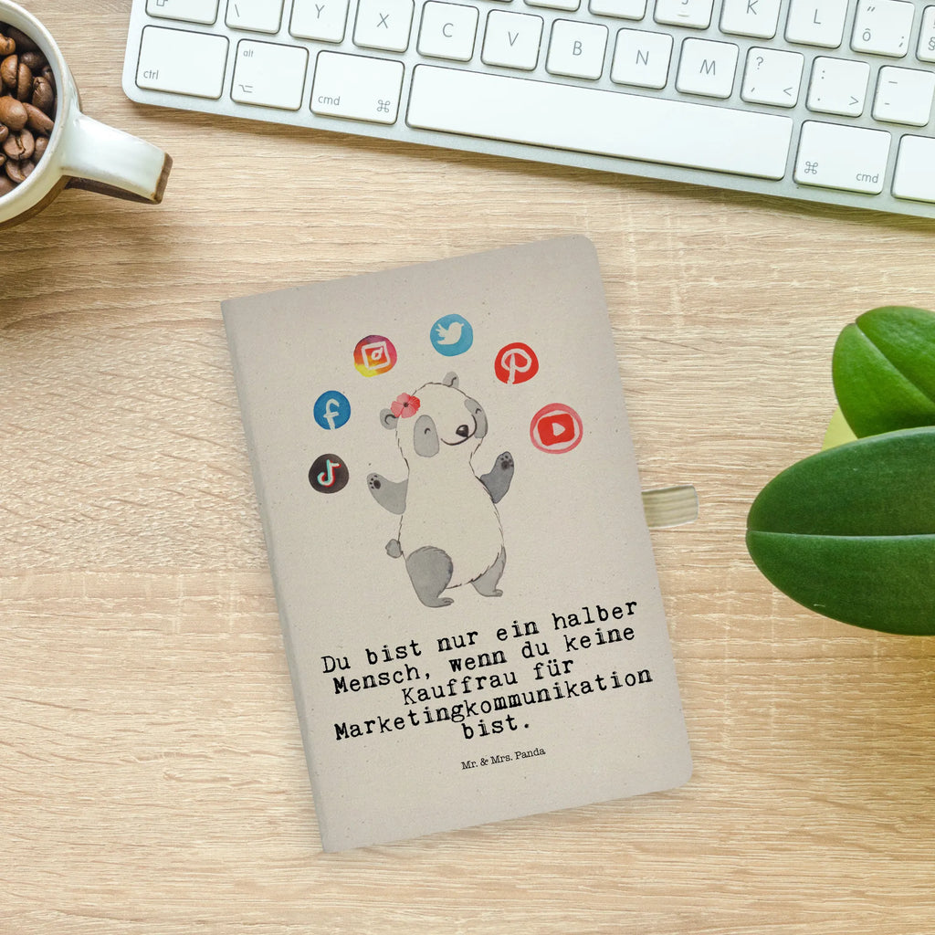 Baumwoll Notizbuch Kauffrau für Marketingkommunikation mit Herz DIN A4 Notizbuch Für Lehrer, DIN A4 Notizbuch Für Studium, DIN A4 Notizbuch Design, DIN A4 Notizbuch Handgemacht, DIN A4 Notizbuch Für Schule, DIN A4 Notizbuch Büro, DIN A4 Ideenbuch, Notizbuch A4 Blanko, Nachhaltiges Notizbuch A4, DIN A4 Notizheft, Öko Notizbuch DIN A4, DIN A4 Uni Notizbuch, Stoff Notizbuch A4, Natur Notizbuch A4, Schreibbuch DIN A4, DIN A4 Bullet Journal, Notizbuch Aus Baumwolle, DIN A4 Skizzenbuch, DIN A4 Notizbuch Softcover, DIN A4 Projektbuch, DIN A4 Schüler Notizbuch, DIN A4 Notizbuch, DIN A4 Planer, Notizbuch DIN A4, Notizbuch Mit Stoffeinband, Umweltfreundliches Notizbuch A4, Notizbuch A4 Kariert, DIN A4 Tagebuch, DIN A4 Journal, Notizbuch A4 Liniert, Tagebuch DIN A4, DIN A4 Notizbuch Kreativ, A4 Notizbuch Punkte, Baumwoll Notizbuch, DIN A4 Notizbuch Geschenk, DIN A4 Notizbuch Hardcover, DIN A4 Arbeitsbuch, Geschenk, Schenken, Jubiläum, Danke, Dankeschön, Beruf, Ausbildung, Abschied, Rente, Kollege, Kollegin, Arbeitskollege, Mitarbeiter, Firma