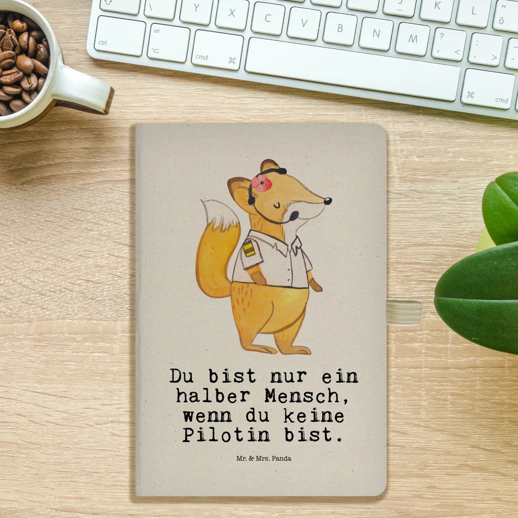 Baumwoll Notizbuch Pilotin mit Herz hardcover kladde, Journal, A5 Skizzenbuch, Notizbuch DIN A5, din a5 kladde, notizbuch, a5 kladde, din a5 buch, hardcover notizbuch, Skizzenbuch, Notizbuch A5, Notizheft, a5 buch, hardcover journal, Tagebuch A5, A5 Journal, din a5 notizbuch, Notizbuch A5 Hardcover, Schreibbuch, Schreibheft A5, Notizheft A5, A5 Notizbuch, A5 Heft, Reisetagebuch, A5 Notizheft, Journal A5, Tagebuch, Geschenk, Schenken, Jubiläum, Danke, Dankeschön, Beruf, Ausbildung, Abschied, Rente, Kollege, Kollegin, Arbeitskollege, Mitarbeiter, Firma, Pilotin, Cockpit, Flugkapitänin, Flugzeug