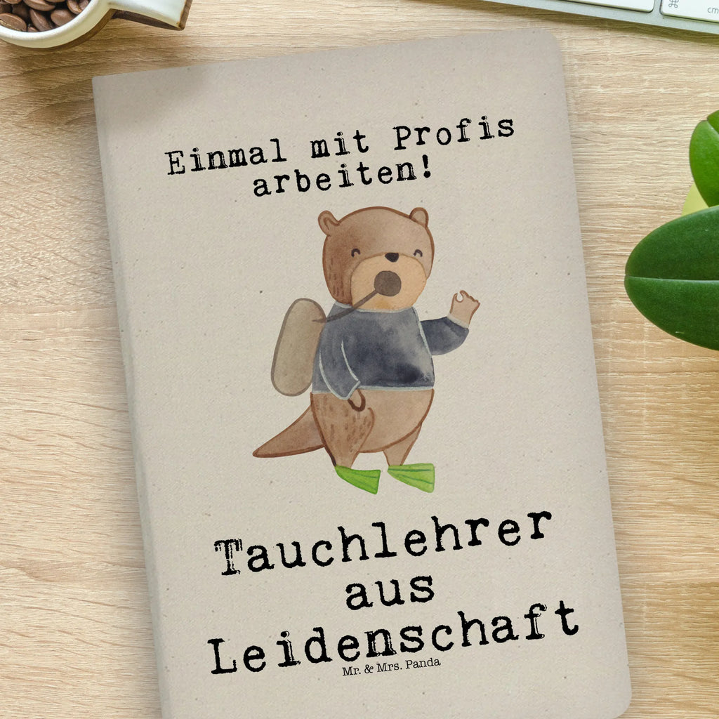 Baumwoll Notizbuch Tauchlehrer aus Leidenschaft Notizbuch A4 Liniert, DIN A4 Notizbuch Geschenk, Umweltfreundliches Notizbuch A4, DIN A4 Arbeitsbuch, DIN A4 Bullet Journal, DIN A4 Notizheft, Stoff Notizbuch A4, Tagebuch DIN A4, DIN A4 Notizbuch Für Schule, DIN A4 Planer, DIN A4 Notizbuch Softcover, Notizbuch A4 Blanko, DIN A4 Ideenbuch, DIN A4 Schüler Notizbuch, DIN A4 Skizzenbuch, DIN A4 Uni Notizbuch, Notizbuch Aus Baumwolle, Notizbuch A4 Kariert, DIN A4 Tagebuch, Notizbuch Mit Stoffeinband, DIN A4 Notizbuch Büro, DIN A4 Notizbuch Kreativ, Nachhaltiges Notizbuch A4, DIN A4 Notizbuch, DIN A4 Notizbuch Für Lehrer, Schreibbuch DIN A4, DIN A4 Notizbuch Für Studium, Natur Notizbuch A4, DIN A4 Notizbuch Design, Notizbuch DIN A4, DIN A4 Journal, A4 Notizbuch Punkte, DIN A4 Projektbuch, Baumwoll Notizbuch, Öko Notizbuch DIN A4, DIN A4 Notizbuch Hardcover, DIN A4 Notizbuch Handgemacht, Geschenk, Schenken, Jubiläum, Danke, Dankeschön, Beruf, Ausbildung, Abschied, Rente, Kollege, Kollegin, Arbeitskollege, Mitarbeiter, Firma