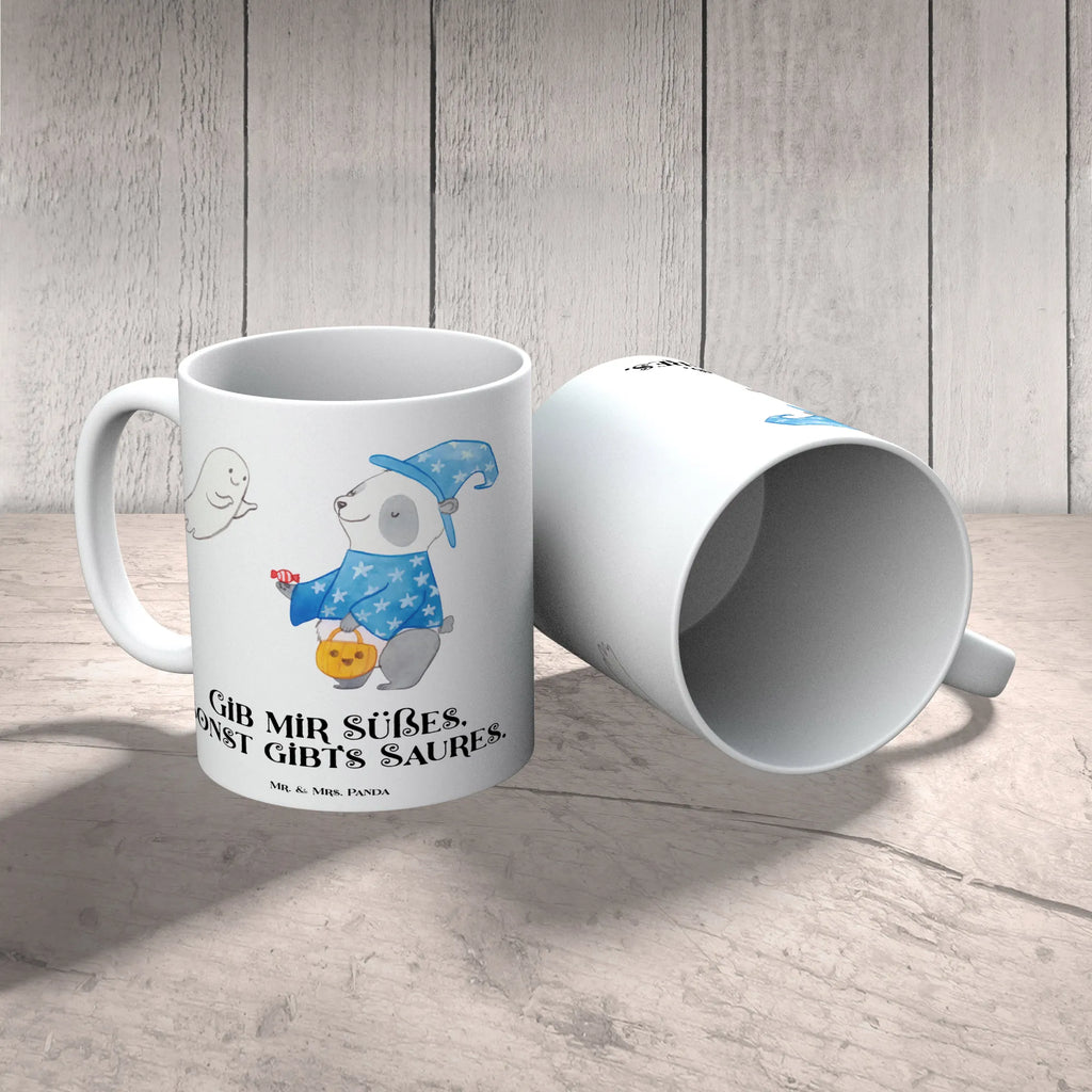 Tasse Panda Zauberer Kaffeetasse, Teetasse, Tasse mit Zitaten, Keramiktasse, Tasse, Geschenktasse, Porzellantasse, Tasse mit Motiven, Bürotasse, Halloween, Deko, Martinssingen, Dekoration, Geschenke, Schenken, Süßes sonst gibt's saures, Halloween Deko, Zauberer, Trick or Treat, Gespenst, Panda