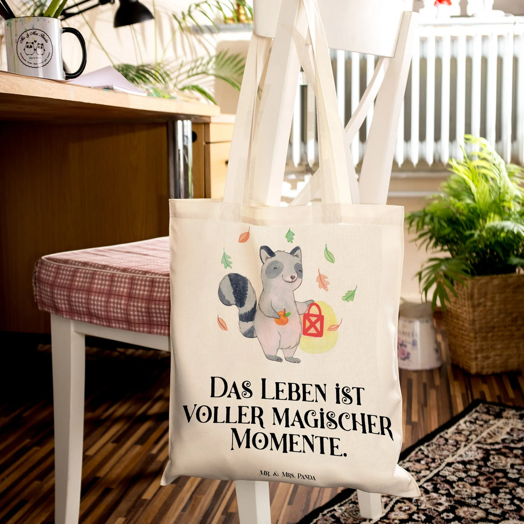 Tragetasche Waschbär Laterne Jutebeutel, Tasche, Einkaufstüte, shopping tasche, Shopper, unitasche, Badetasche, Einkaufsbeutel, Tüte, Stoffbeutel, büchertasche, Schultertasche, Strandtasche, Schultasche, Einkaufstasche, Laptoptasche, Tragetasche, tote bag, Jutetasche, Beutel, Henkeltasche, uni tasche, Stofftasche, Leinentasche, baumwollbeutel, bedruckte tasche, Alltagstasche, Statementbeutel, Beuteltasche, Baumwolltasche, Umhängetasche, Halloween, Martinssingen, Dekoration, Deko, Schenken, Geschenke, Herbst, Waschbär, Süßes sonst gibt's saures, Laterne, Trick or Treat, Halloween Deko