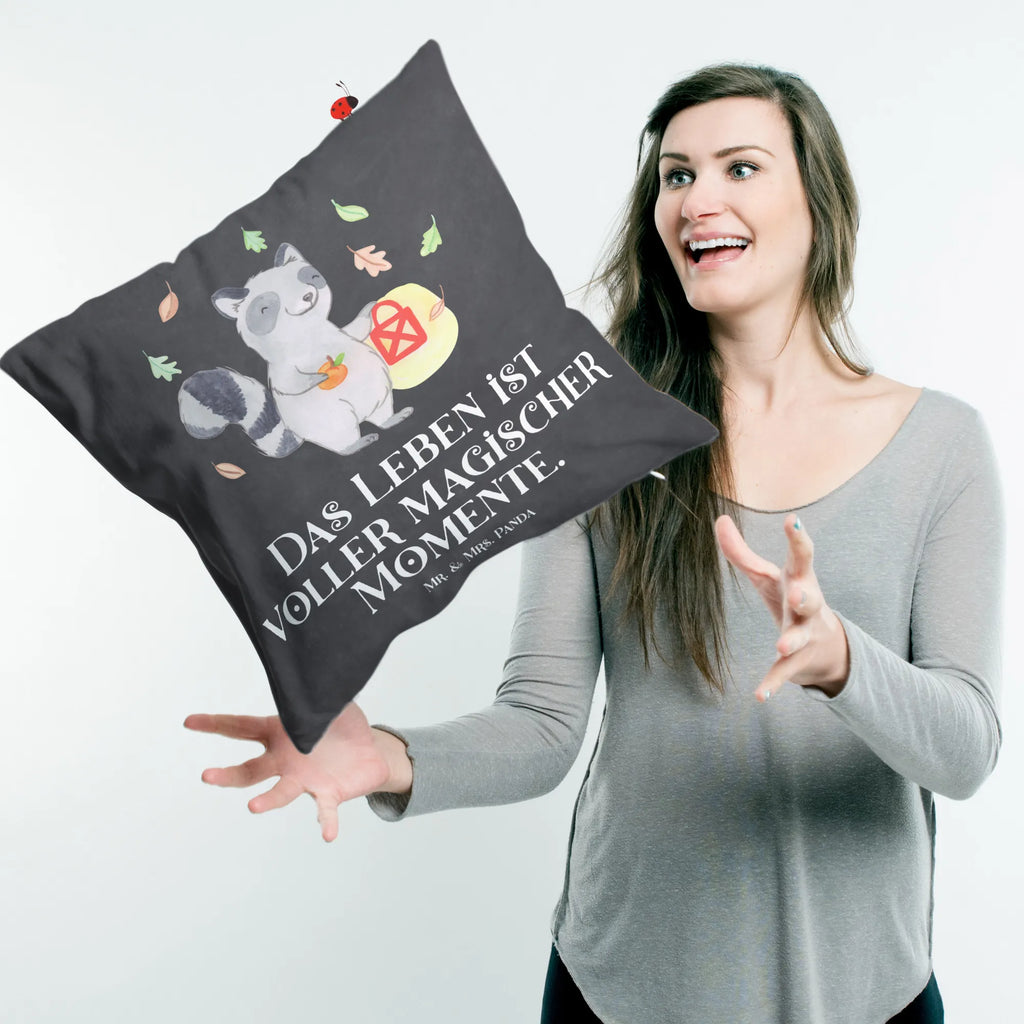 Cushion Raccoon Lantern Sofakissen, Kissenbezug 40x40, Kissenhülle, Kissen, Kissenbezüge, Motivkissen, Dekokissen Sofa, Sofakissen 40x40, Kopfkissen, sofakissen, Kissen 40x40 Waschbar, Dekokissen 40x40, Couchkissen, Kopfkissen 40x40, Kissenhülle 40x40, sitzkissen, Zierkissen, Kissen 40x40, Dekokissen, Halloween, Deko, Martinssingen, Dekoration, Geschenke, Schenken, Süßes sonst gibt's saures, Halloween Deko, Waschbär, Laterne, Herbst, Trick or Treat