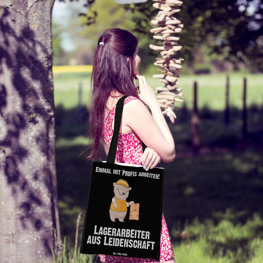 Tragetasche Lagerarbeiter aus Leidenschaft festival tasche, stofftasche baumwolle, studententasche, baumwoll shopper, tasche baumwolle, universaltasche, totebag, Shopping Tasche, einkaufstasche baumwolle, Beutel, canvas tasche, beutel baumwolle, einkaufsshopper, tragetasche baumwolle, textilbeutel, Laptoptasche, Einkaufstüte, Büchertasche, Freizeittasche, Alltagstasche, campus tasche, umhängebeutel, festivaltasche, Einkaufsbeutel, Baumwoll-Tragetasche, Schultertasche, Schulbeutel, Schultasche, Tragetasche, dokumententasche, Stoff-Tragetasche, Umhängetasche, tragbeutel, Henkeltasche, schulterbeutel, schultertasche baumwolle, Stoffbeutel, umhängetasche baumwolle, Tüte, henkeltasche baumwolle, Baumwolltasche, Strandtasche, Baumwollbeutel, Baumwoll-Shopper, Stofftasche, Jutetasche, Tasche, stoff shopper, Shopper, Tote Bag, Unitasche, textiltasche, Jutebeutel, Uni Tasche, Einkaufstasche, freizeitbeutel, Geschenk, Schenken, Jubiläum, Danke, Dankeschön, Beruf, Ausbildung, Abschied, Rente, Kollege, Kollegin, Arbeitskollege, Mitarbeiter, Firma, Fachlagerist, Lagerist, Lagerverwalter, Lagerarbeiter