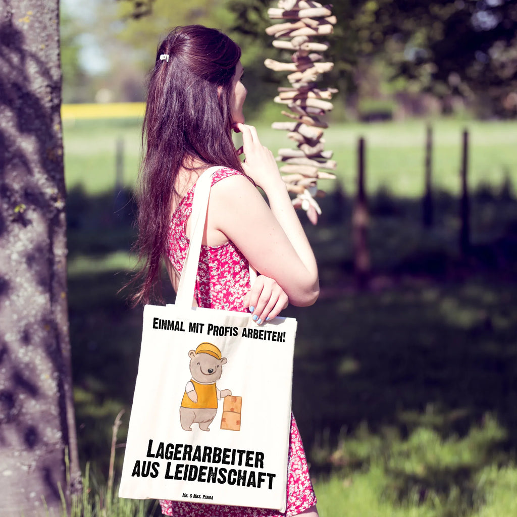 Tragetasche Lagerarbeiter aus Leidenschaft festival tasche, stofftasche baumwolle, studententasche, baumwoll shopper, tasche baumwolle, universaltasche, totebag, Shopping Tasche, einkaufstasche baumwolle, Beutel, canvas tasche, beutel baumwolle, einkaufsshopper, tragetasche baumwolle, textilbeutel, Laptoptasche, Einkaufstüte, Büchertasche, Freizeittasche, Alltagstasche, campus tasche, umhängebeutel, festivaltasche, Einkaufsbeutel, Baumwoll-Tragetasche, Schultertasche, Schulbeutel, Schultasche, Tragetasche, dokumententasche, Stoff-Tragetasche, Umhängetasche, tragbeutel, Henkeltasche, schulterbeutel, schultertasche baumwolle, Stoffbeutel, umhängetasche baumwolle, Tüte, henkeltasche baumwolle, Baumwolltasche, Strandtasche, Baumwollbeutel, Baumwoll-Shopper, Stofftasche, Jutetasche, Tasche, stoff shopper, Shopper, Tote Bag, Unitasche, textiltasche, Jutebeutel, Uni Tasche, Einkaufstasche, freizeitbeutel, Geschenk, Schenken, Jubiläum, Danke, Dankeschön, Beruf, Ausbildung, Abschied, Rente, Kollege, Kollegin, Arbeitskollege, Mitarbeiter, Firma, Fachlagerist, Lagerist, Lagerverwalter, Lagerarbeiter