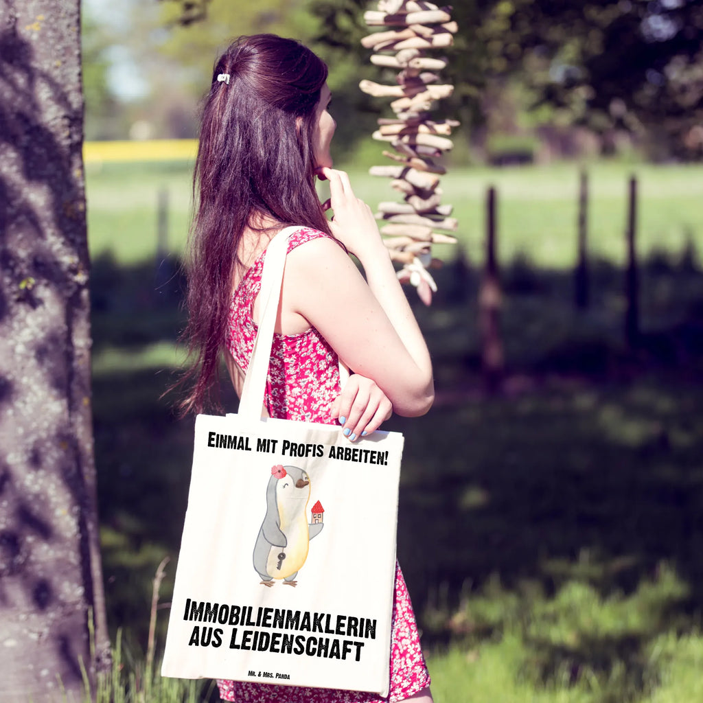 Tote bag real estate agent Passion Beuteltasche, Umhängetasche, Tasche, Stofftasche, Schultertasche, Einkaufstasche, Stoffbeutel, Jutebeutel, Badetasche, Shopper, Beutel, Laptoptasche, Jutetasche, Strandtasche, Tragetasche, Einkaufstüte, Beruf, Ausbildung, Jubiläum, Abschied, Rente, Kollege, Kollegin, Geschenk, Schenken, Arbeitskollege, Mitarbeiter, Firma, Danke, Dankeschön, Immobilienmaklerin, Immobilienkauffrau, Immobilienhändlerin, Immobilienbüro