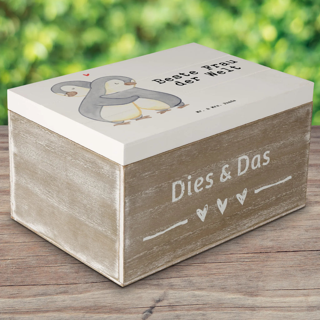 Holzkiste Pinguin Beste Frau der Welt Geschenkbox, geschenkbox mit deckel, Kiste, Box aus Holz, Schatzkiste, holzkästchen, holzschachtel, Holzkiste, fotokiste, Aufbewahrungstruhe, Erinnerungskiste, Aufbewahrungsbox, Holztruhe, schmuckbox, Holz Aufbewahrungsbox, schmuckkiste, Aufbewahrungsbox Holz, erinnerungsbox holz, Holzkiste mit Deckel, Aufbewahrungskiste, Kiste mit Deckel, schmucktruhe, schatztruhe, Holzbox mit Deckel, Holzbox, kiste holz, Truhe, aufbewahrungskiste mit deckel, box holz, Schatulle, truhe holz, Box, schatzkiste holz, holzschatulle, geschenkbox holz, truhe mit deckel, Erinnerungsbox, geschenkkiste, Aufbewahrungsbox aus Holz, fotobox, Geburtstagsgeschenk, Danke, für, Geburtstag, Schenken, Dankeschön, Geschenkidee, Bedanken, Mitbringsel, Geschenktipp, Freude machen, Geschenk, Frau, Gattin, Beste, Lebensgefährtin, Ehefrau, Ehe, Partnerin, Braut, Traumfrau, Liebling, Ehepartner, Freundin, Kleinigkeit