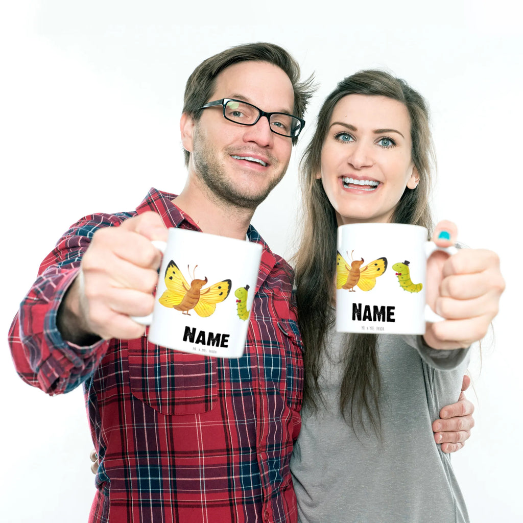 Personalisierte Tasse Raupe & Schmetterling Tasse mit Namen, Drucken, Tasse, Personalisiert, Personalisierte Tasse, Wunschname, Namen, Namenstasse, Tiermotive, Gute Laune, lustige Sprüche, Tiere, Hütchen, Erwachsen werden, Aufwachsen, Kokon, Schmetterling, Hut, Raupe, Entwicklung, Schönheit, Zitronenfalter