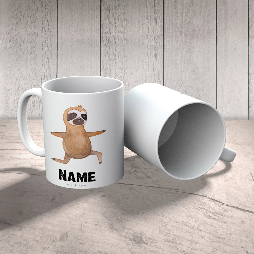 Personalisierte Tasse Faultier  Yoga Namen, Tasse, Wunschname, Tasse mit Namen, Namenstasse, Personalisiert, Personalisierte Tasse, Drucken, Faultier, Faultier Geschenk, Faultier Deko, Yoga, Yogaübungen, Meditation, Lieblingstier, Krieger, Entspannung, Gelassenheit, faul, Namaste, Faultiere, Atmung
