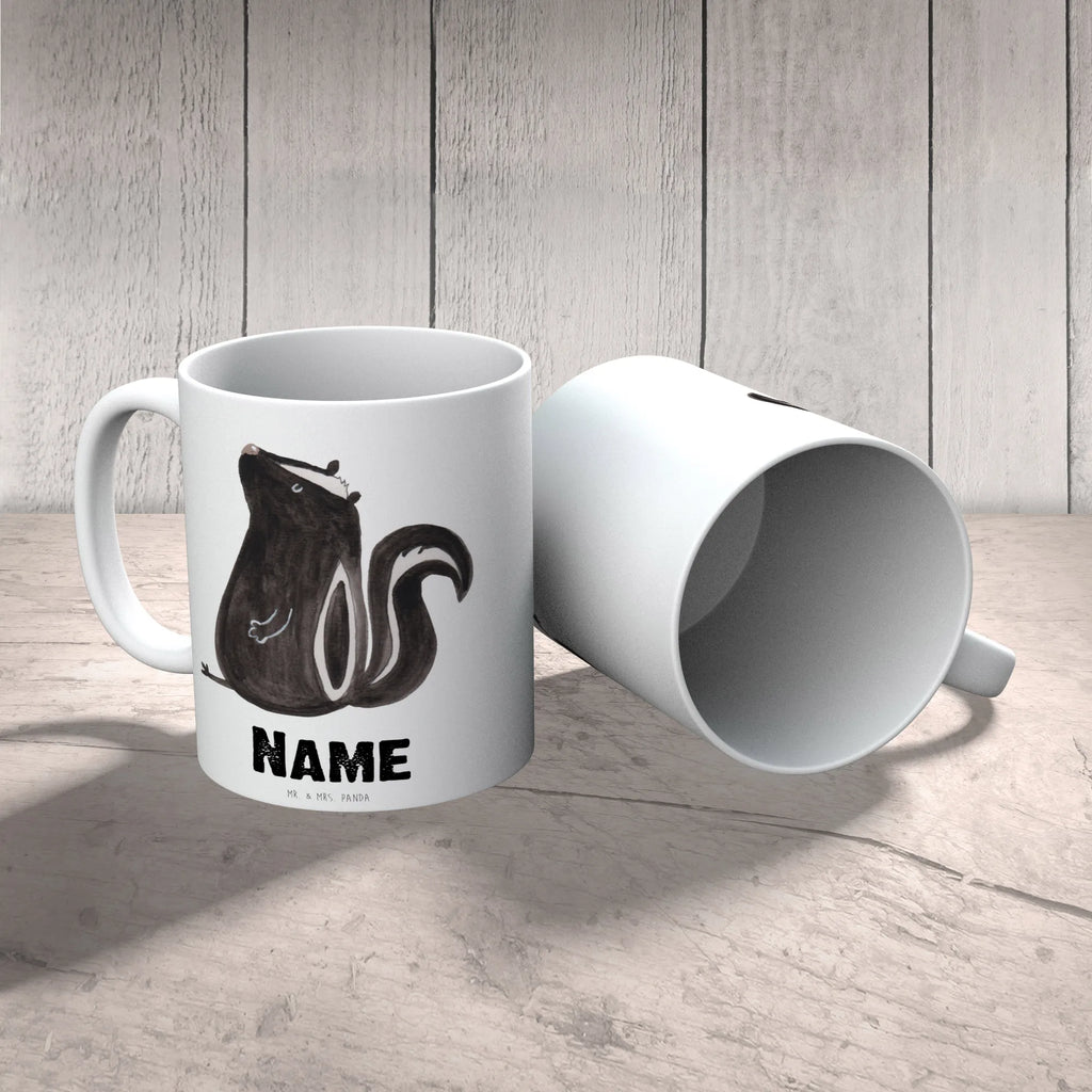 Personalisierte Tasse Stinktier sitzend Tasse, Wunschname, Drucken, Personalisiert, Tasse mit Namen, Personalisierte Tasse, Namen, Namenstasse, Stinktier, Skunk, Stinker, Recht, Besserwisser, Raubtier, Stinki, Spruch, Wildtier, Büro