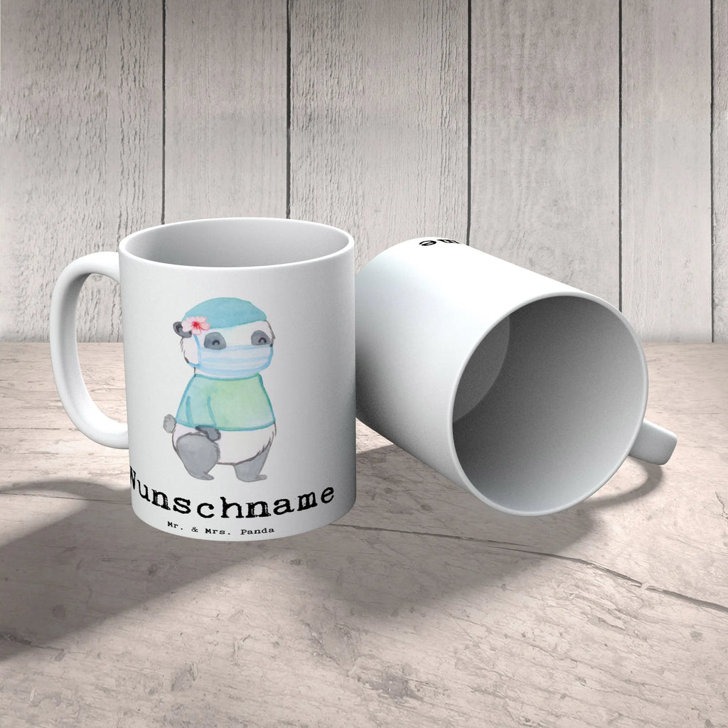 Personalisierte Tasse Chirurgin mit Herz Wunschname, Tasse, Namen, Drucken, Personalisiert, Tasse mit Namen, Namenstasse, Personalisierte Tasse, Beruf, Ausbildung, Jubiläum, Abschied, Rente, Kollege, Kollegin, Geschenk, Schenken, Arbeitskollege, Mitarbeiter, Firma, Danke, Dankeschön, Krankenhaus, Ärztin, Medizinerin, Notfallchirurgin, Unfallchirurgini, Chirurgin