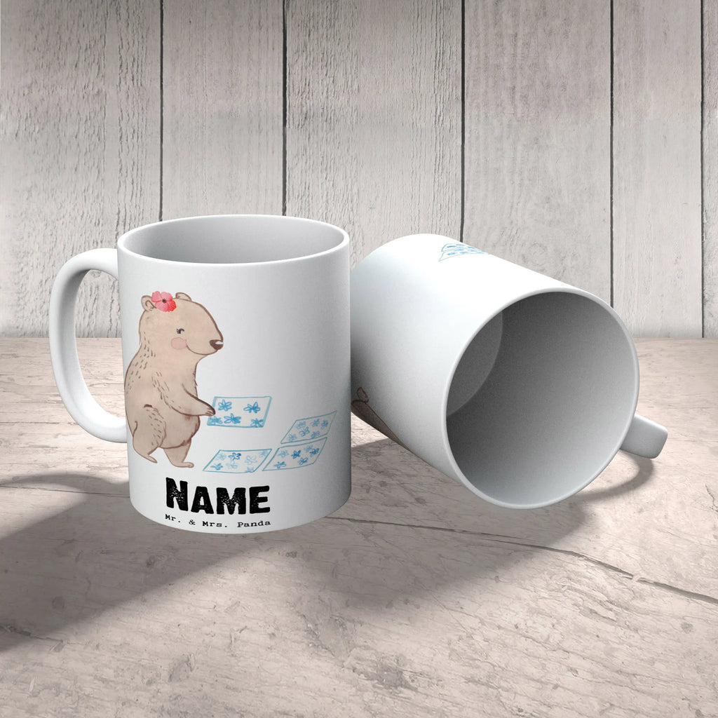 Personalisierte Tasse Fliesenlegerin mit Herz Tasse mit Namen, Personalisiert, Tasse, Drucken, Namenstasse, Personalisierte Tasse, Wunschname, Namen, Beruf, Ausbildung, Jubiläum, Abschied, Rente, Kollege, Kollegin, Geschenk, Schenken, Arbeitskollege, Mitarbeiter, Firma, Danke, Dankeschön, Fliesenlegermeisterin, Handwerk, Fliesenlegerbetrieb, Fliesenlegerin, Gesellenprüfung, Fliesenfachhandel