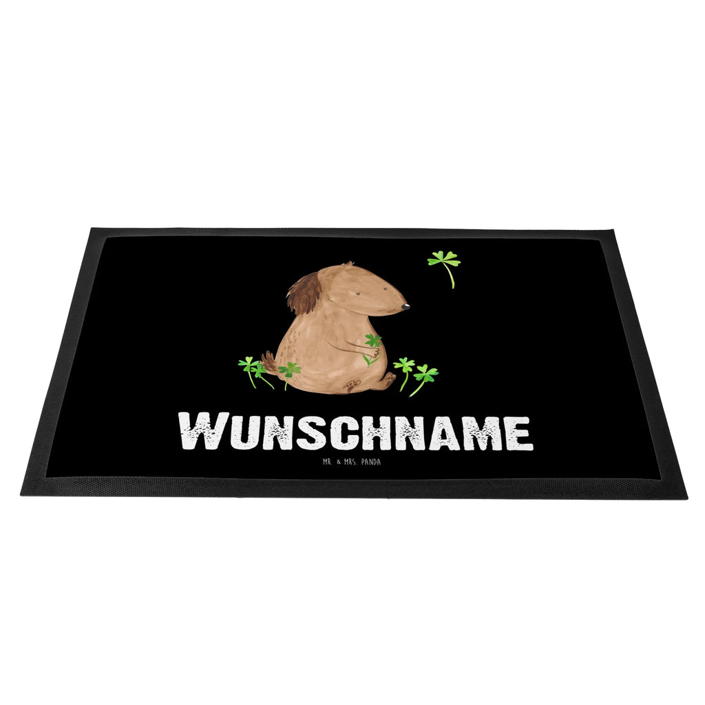 Personalisierte Fußmatte Hund Kleeblatt Namensfussmatte, Fußmatte bedrucken, Fußmatte mit Namen, Personalisierte Fußmatte, Haustürmatte personalisiert, Personalisieruung, Wunschnamen, Personalisiert, Türvorleger personalisiert, Türvorleger mit Namen, Bedrucken, Hund, Hundemotiv, Haustier, Hunderasse, Tierliebhaber, Hundebesitzer, Sprüche, Geschenk, Neuanfang, Tagträume, Kleeblatt, Glücksbringer, Glück, Achtsamkeit, Motivation, Selbstliebe