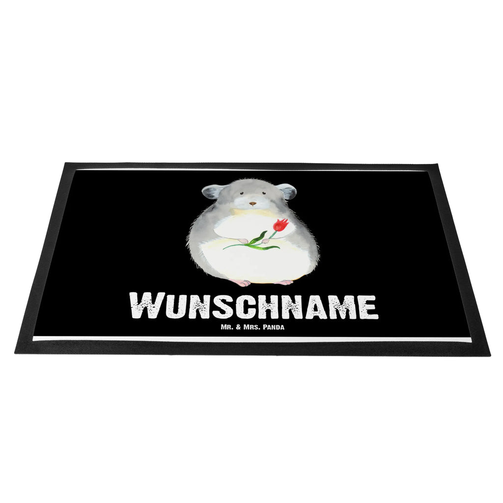 Personalisierte Fußmatte Chinchilla mit Blume Fußmatte bedrucken, Türvorleger personalisiert, Türvorleger mit Namen, Haustürmatte personalisiert, Personalisierte Fußmatte, Namensfussmatte, Wunschnamen, Personalisiert, Personalisieruung, Bedrucken, Fußmatte mit Namen, Tiermotive, Gute Laune, lustige Sprüche, Tiere, Depressionen, Kummer, Chinchilla, Glücklichsein, traurig sein, Liebeskummer, Büroalltag, Büro, Chaos, Chinchillas