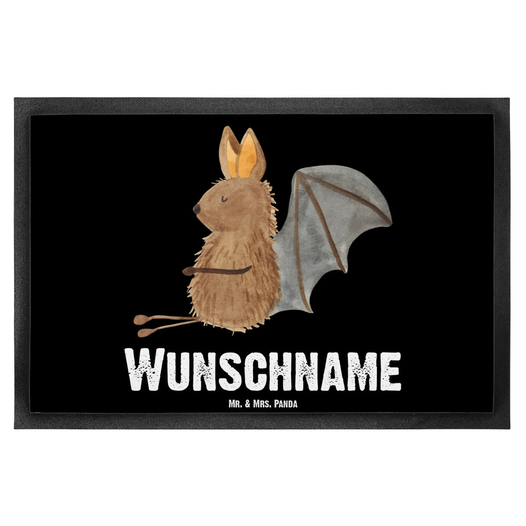 Personalisierte Fußmatte Fledermaus sitzend Fußmatte bedrucken, Personalisierte Fußmatte, Fußmatte mit Namen, Türvorleger mit Namen, Personalisieruung, Bedrucken, Personalisiert, Türvorleger personalisiert, Haustürmatte personalisiert, Namensfussmatte, Wunschnamen, Tiermotive, Gute Laune, lustige Sprüche, Tiere, Fledermaus, Fledermäuse, Motivation, entspannen