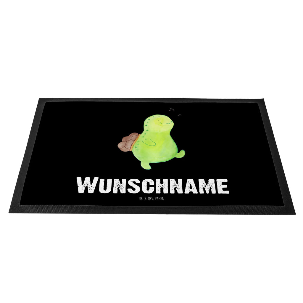 Personalisierte Fußmatte Schildkröte pfeift Personalisierung, Personalisiert, Wunschnamen, Türvorleger Personalisiert, Namensfussmatte, Fußmatte Bedrucken, Bedrucken, Türvorleger mit Namen, Personalisierte Fußmatte, Haustürmatte Personalisiert, Fußmatte mit Namen, Schildkröte, Fröhlich, Motivation, Depression, Schildi, Schildkröten, Trennung, Lebensfreude, Neuanfang, Glück