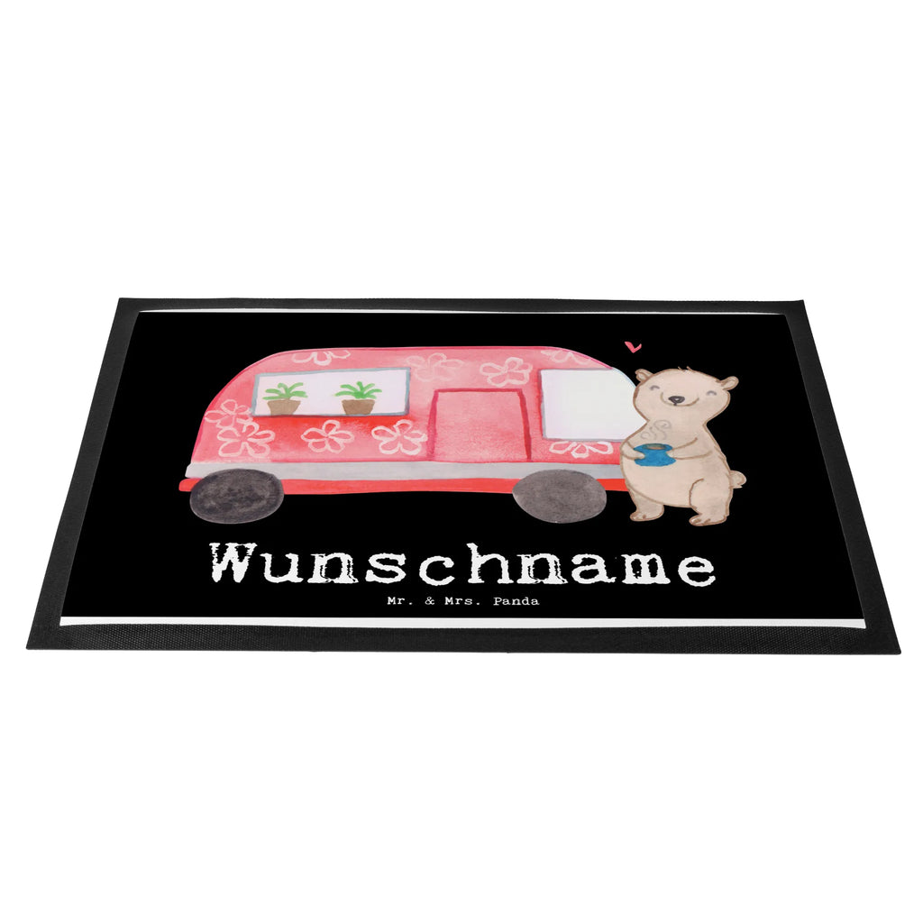 Personalisierte Fußmatte Bär Camper Personalisiert, Fußmatte bedrucken, Türvorleger mit Namen, Haustürmatte personalisiert, Türvorleger personalisiert, Wunschnamen, Fußmatte mit Namen, Personalisierte Fußmatte, Personalisieruung, Bedrucken, Namensfussmatte, Geschenk, Sport, Sportart, Hobby, Schenken, Danke, Dankeschön, Auszeichnung, Gewinn, Sportler, Wohnmobil, Zelten, Campingplatz, Camper, Campen, Urlaub, Roadtrip